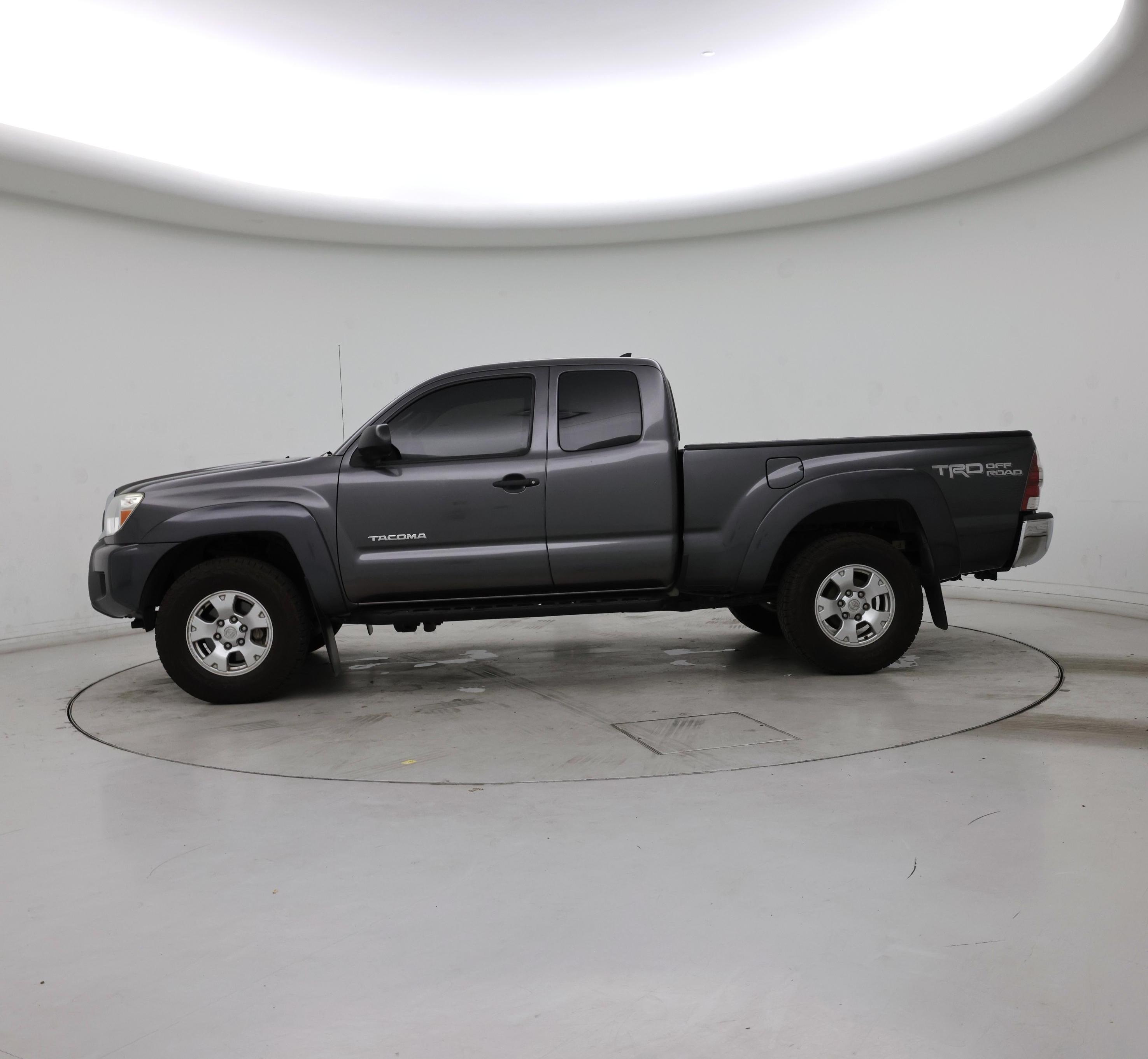 Thumbnail: 2014 Toyota Tacoma - 3