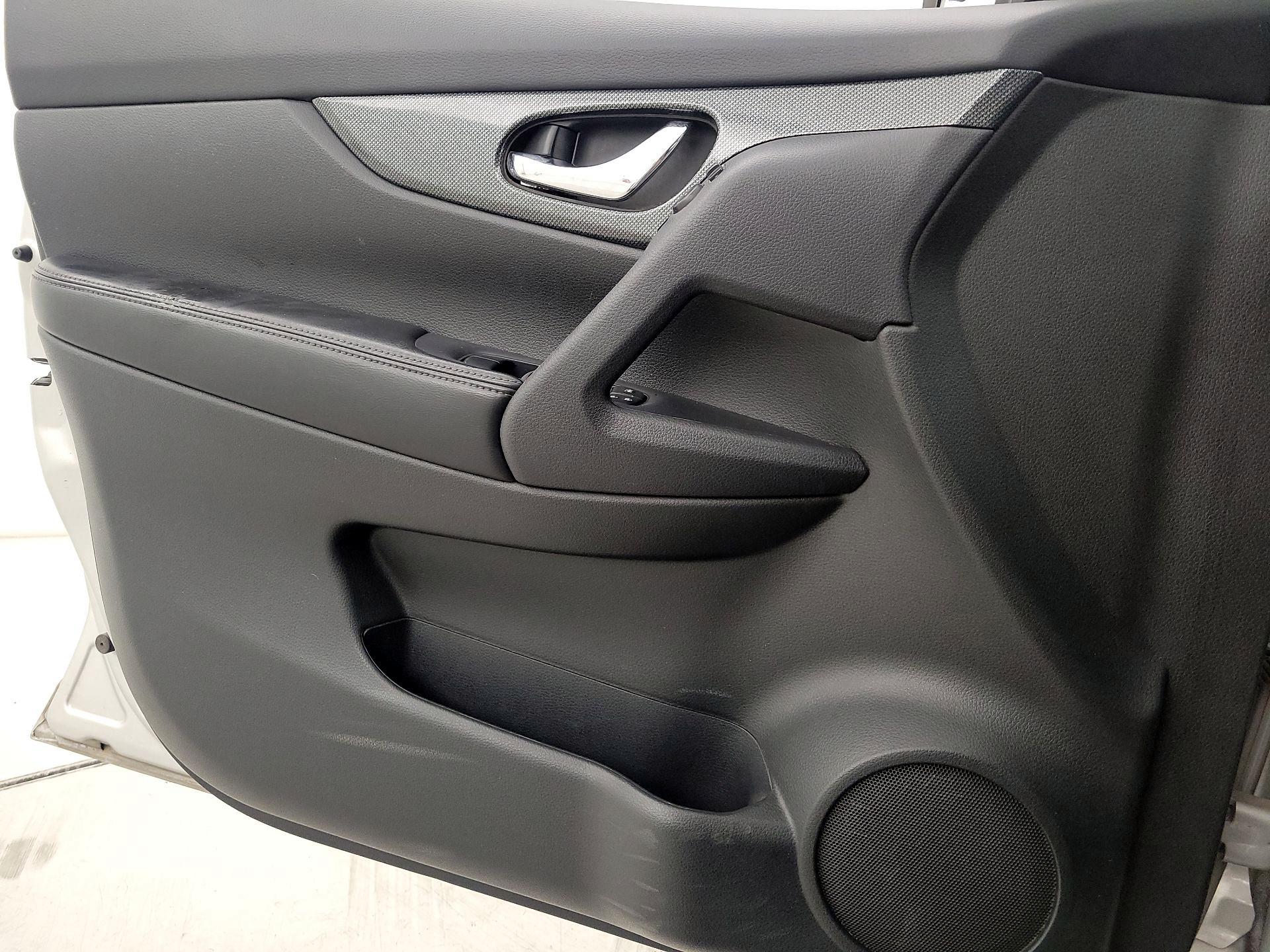 Thumbnail: 2015 Nissan Rogue - 12