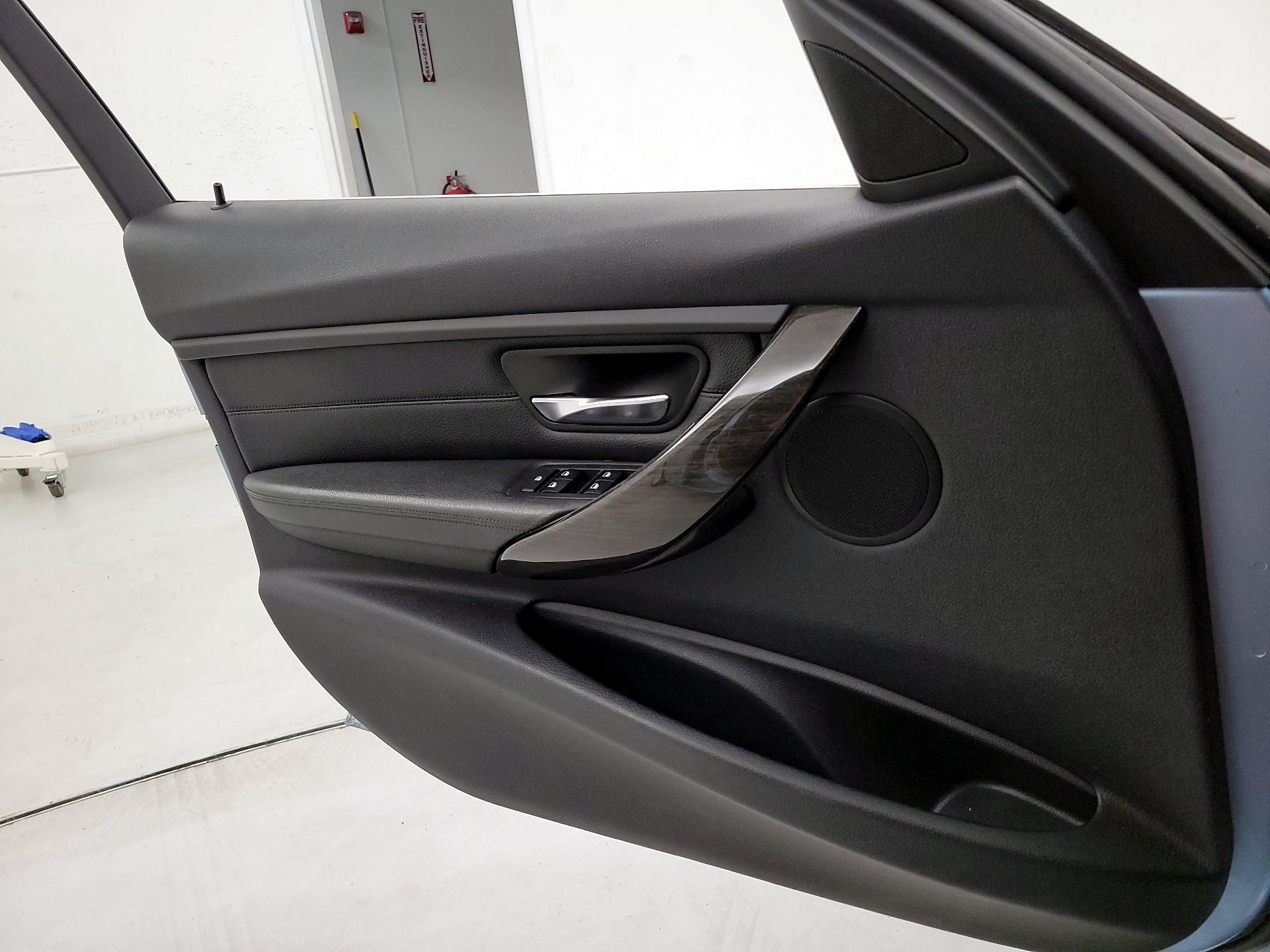 Thumbnail: 2015 BMW 3 Series - 12