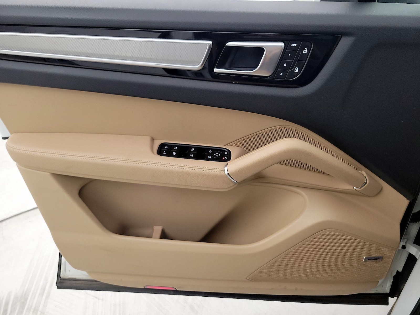 2022 Porsche Cayenne Platinum Edition - Photo 13