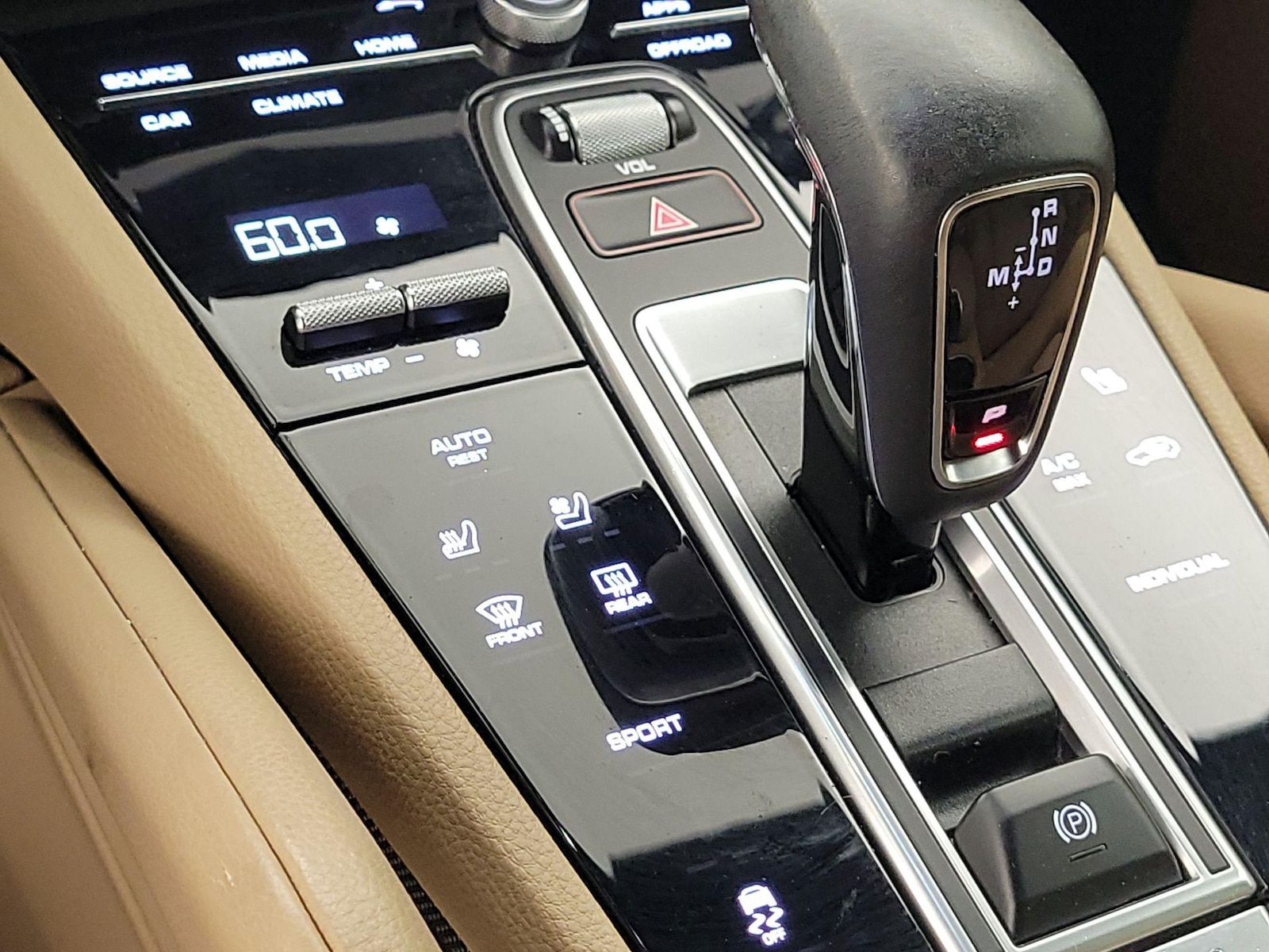 2022 Porsche Cayenne Platinum Edition - Photo 15