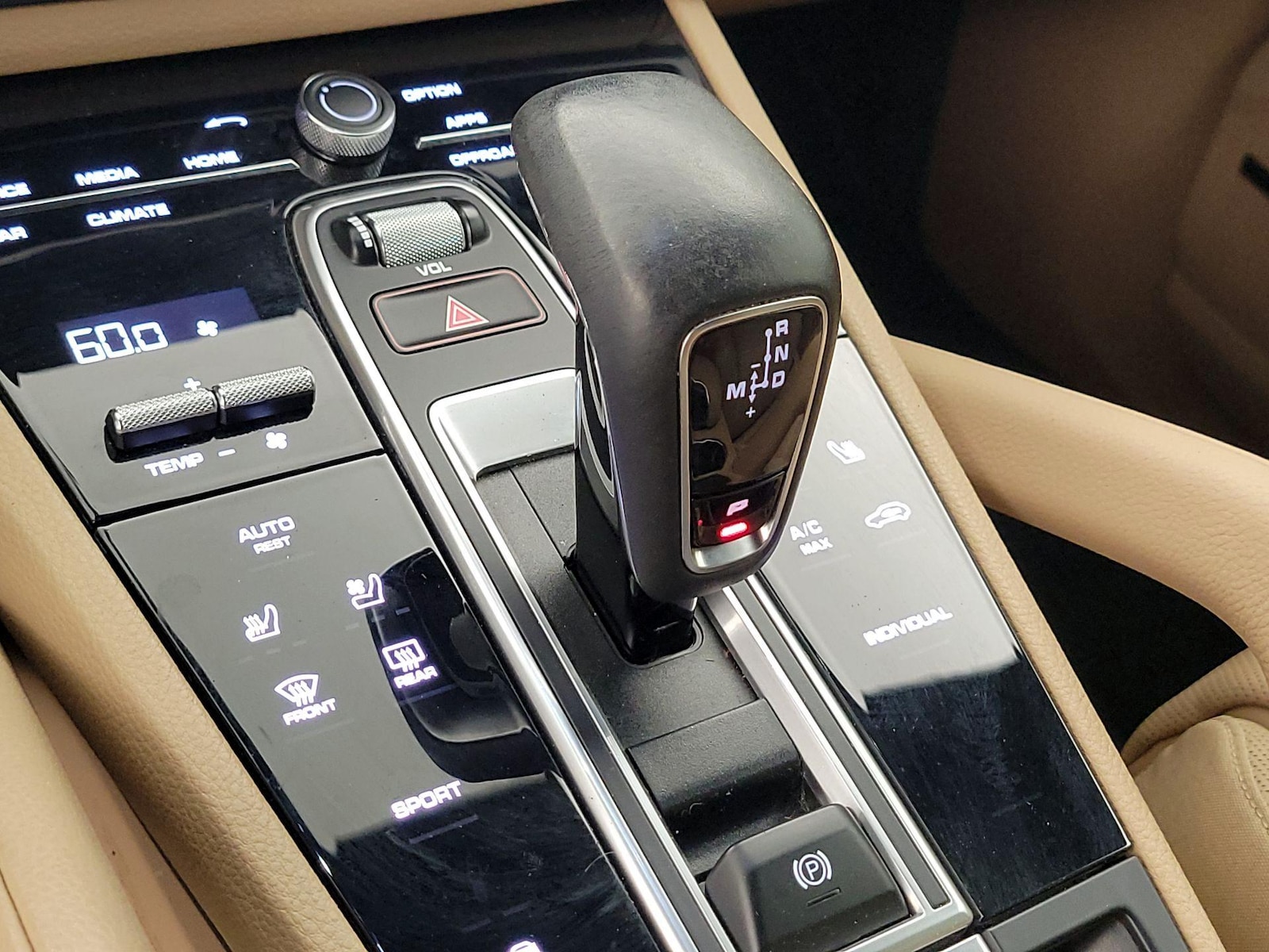 2022 Porsche Cayenne Platinum Edition - Photo 16