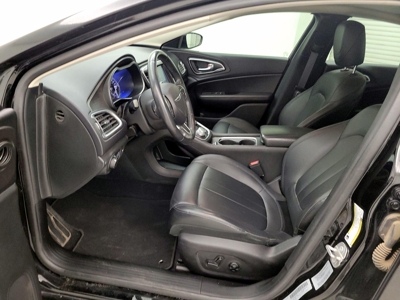 2017 Chrysler 200 Limited - Photo 12