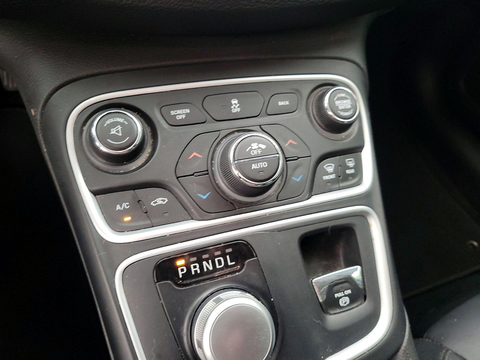 2017 Chrysler 200 Limited - Photo 15