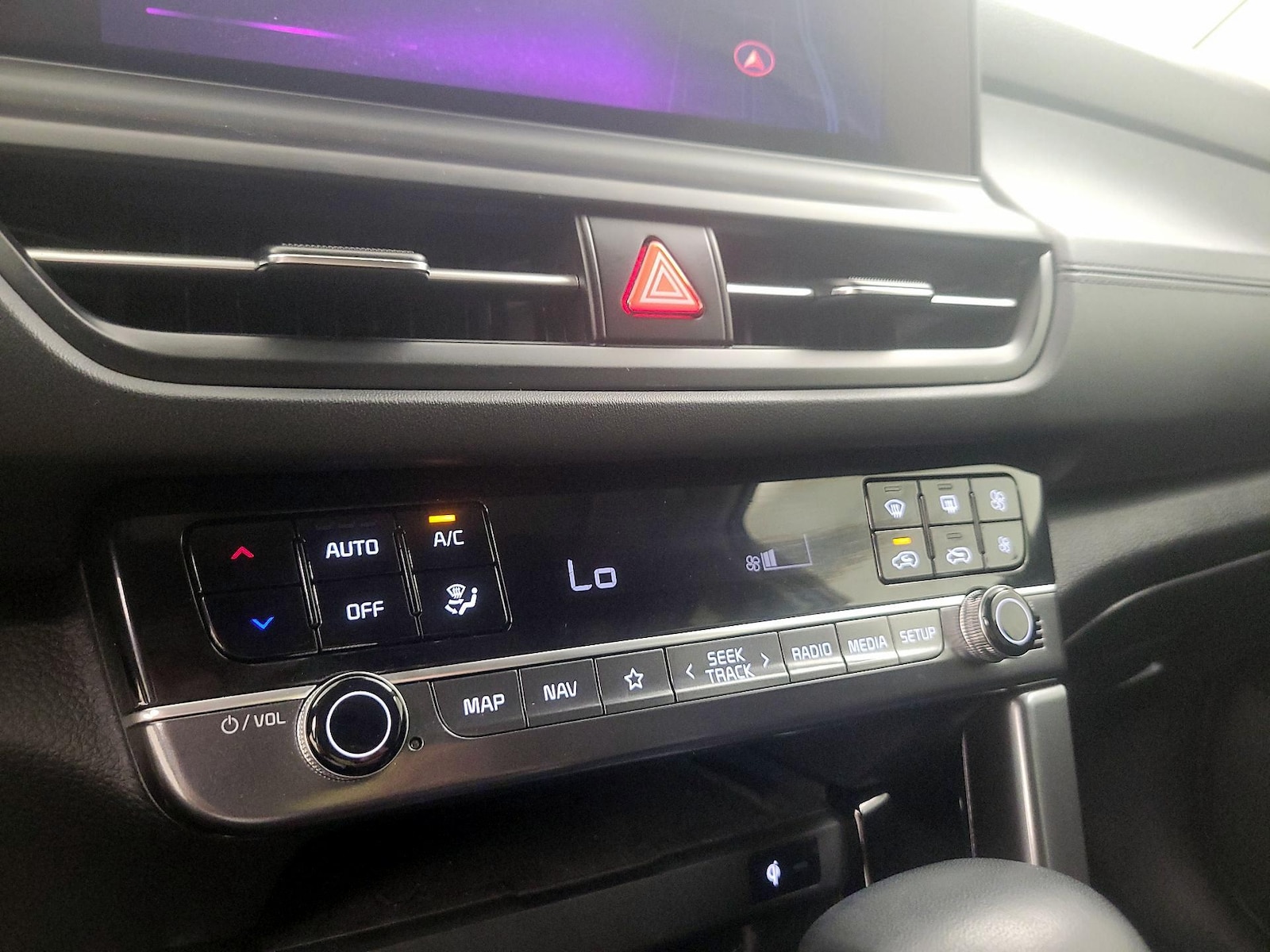 2024 Kia Seltos SX - Photo 17