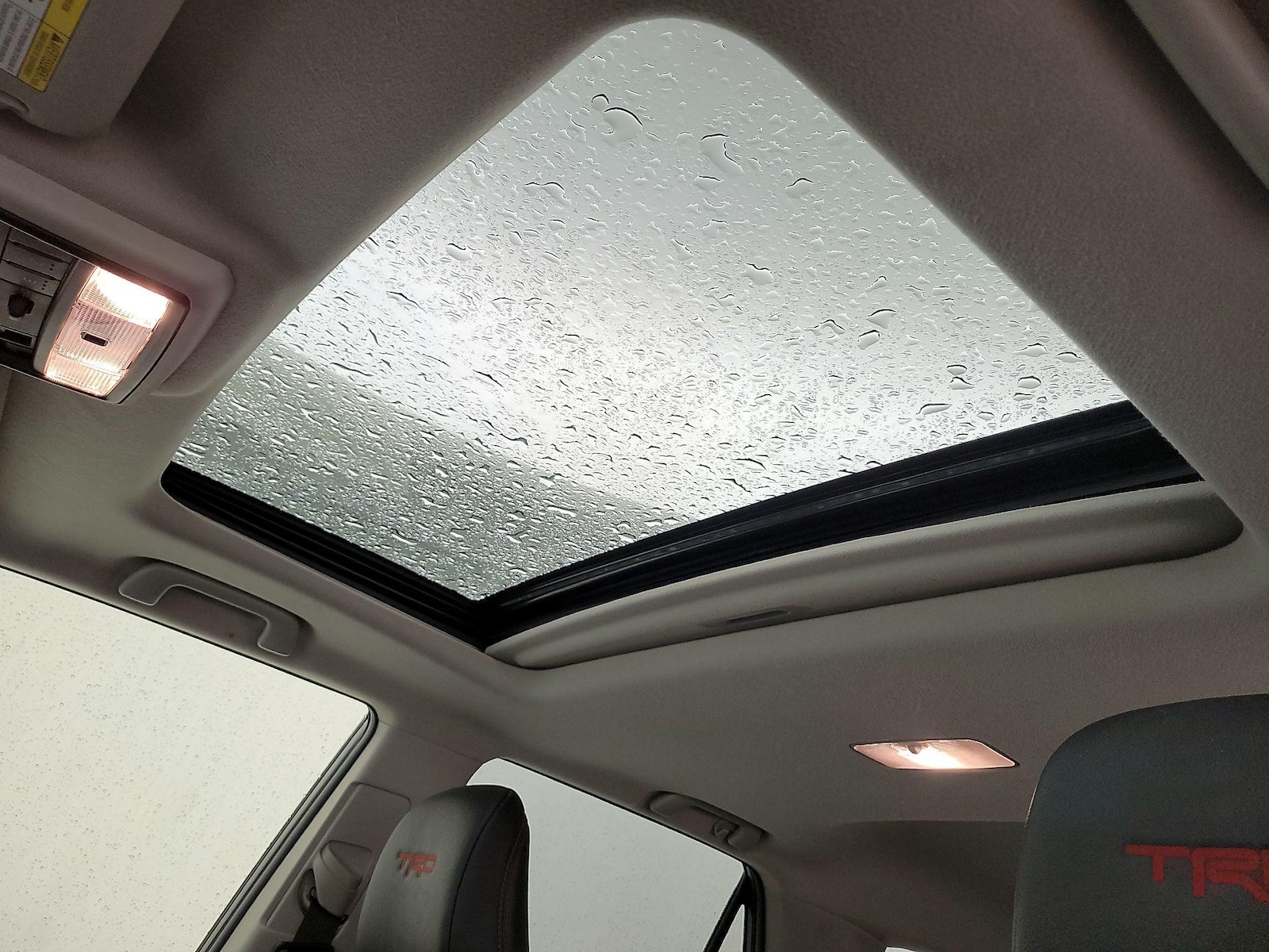 Sunroof(s) & Overhead Airbags