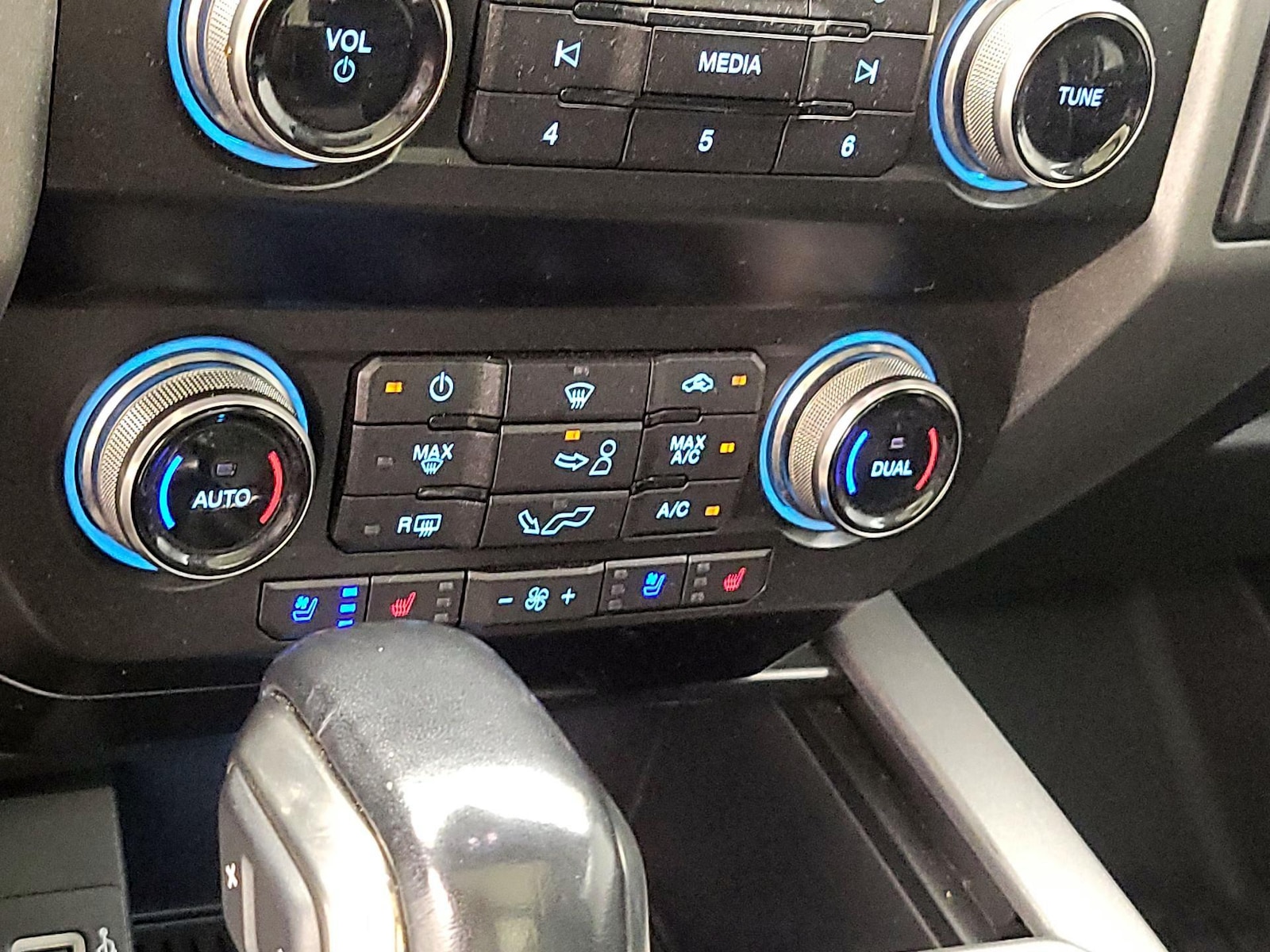 2019 Ford F-150 Raptor - Photo 18