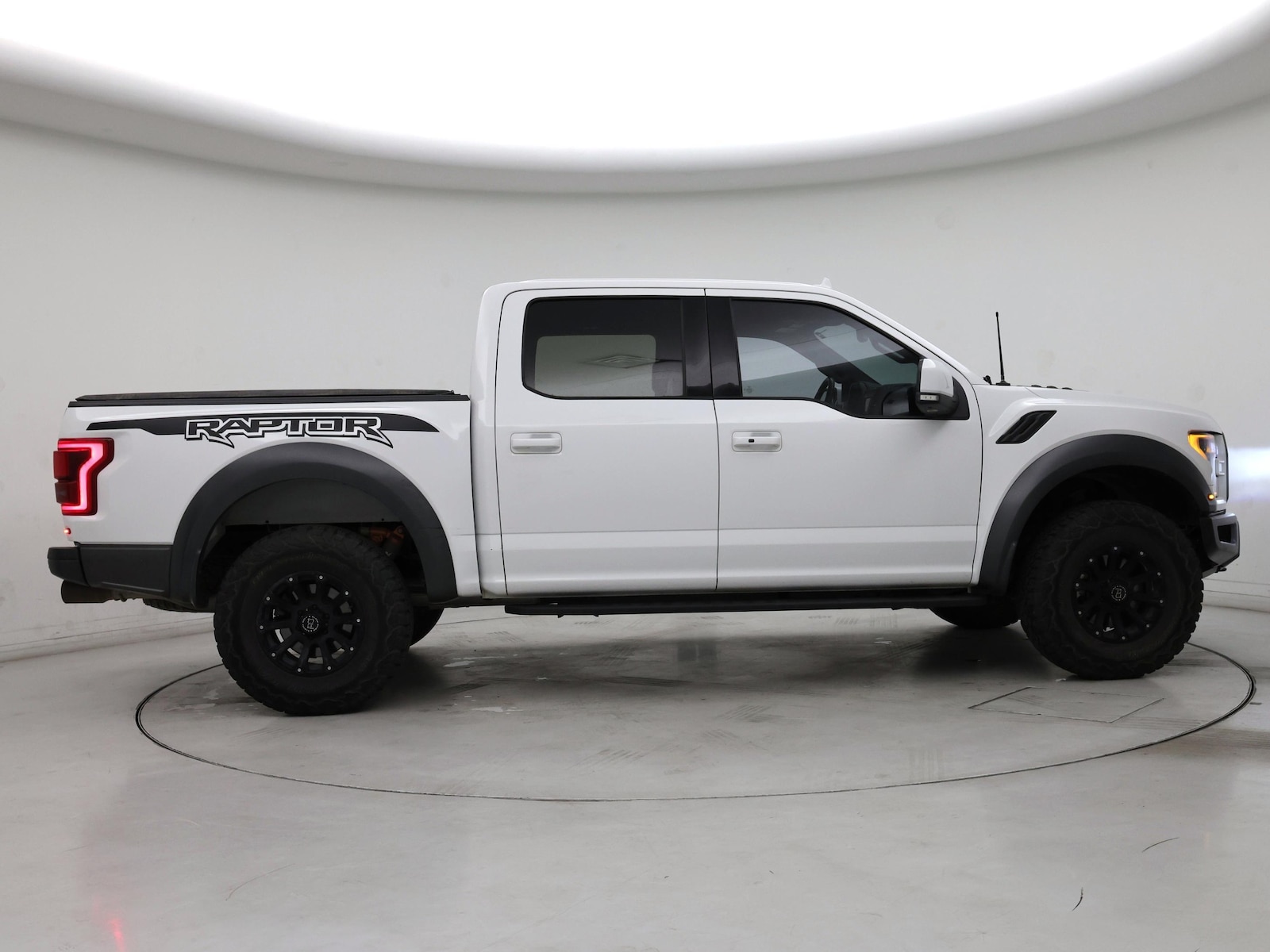2019 Ford F-150 Raptor - Photo 8