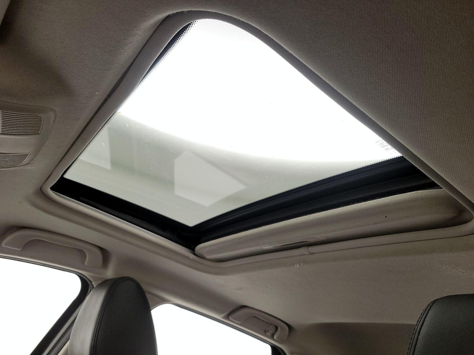 Sunroof(s) & Overhead Airbags