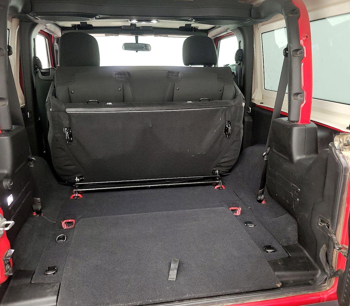 Trunk/Cargo (Seats Up)