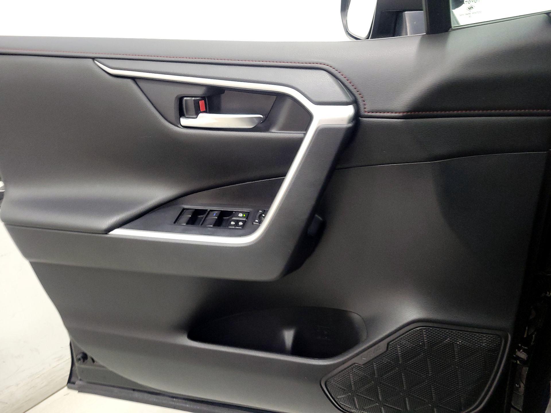 Thumbnail: 2021 Toyota RAV4 - 12