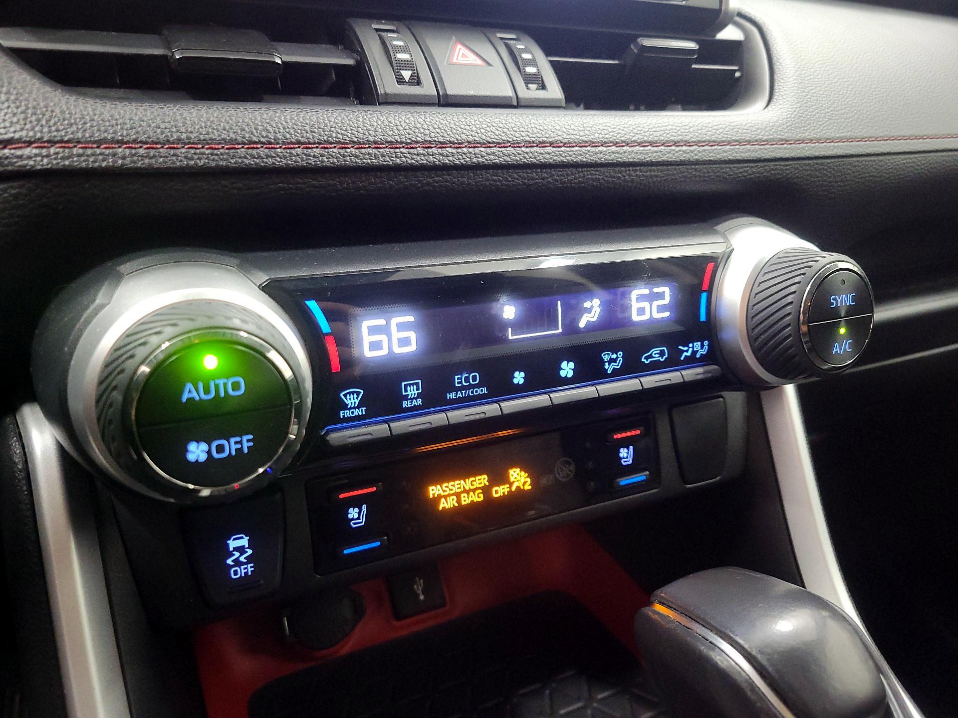 Thumbnail: 2021 Toyota RAV4 - 17