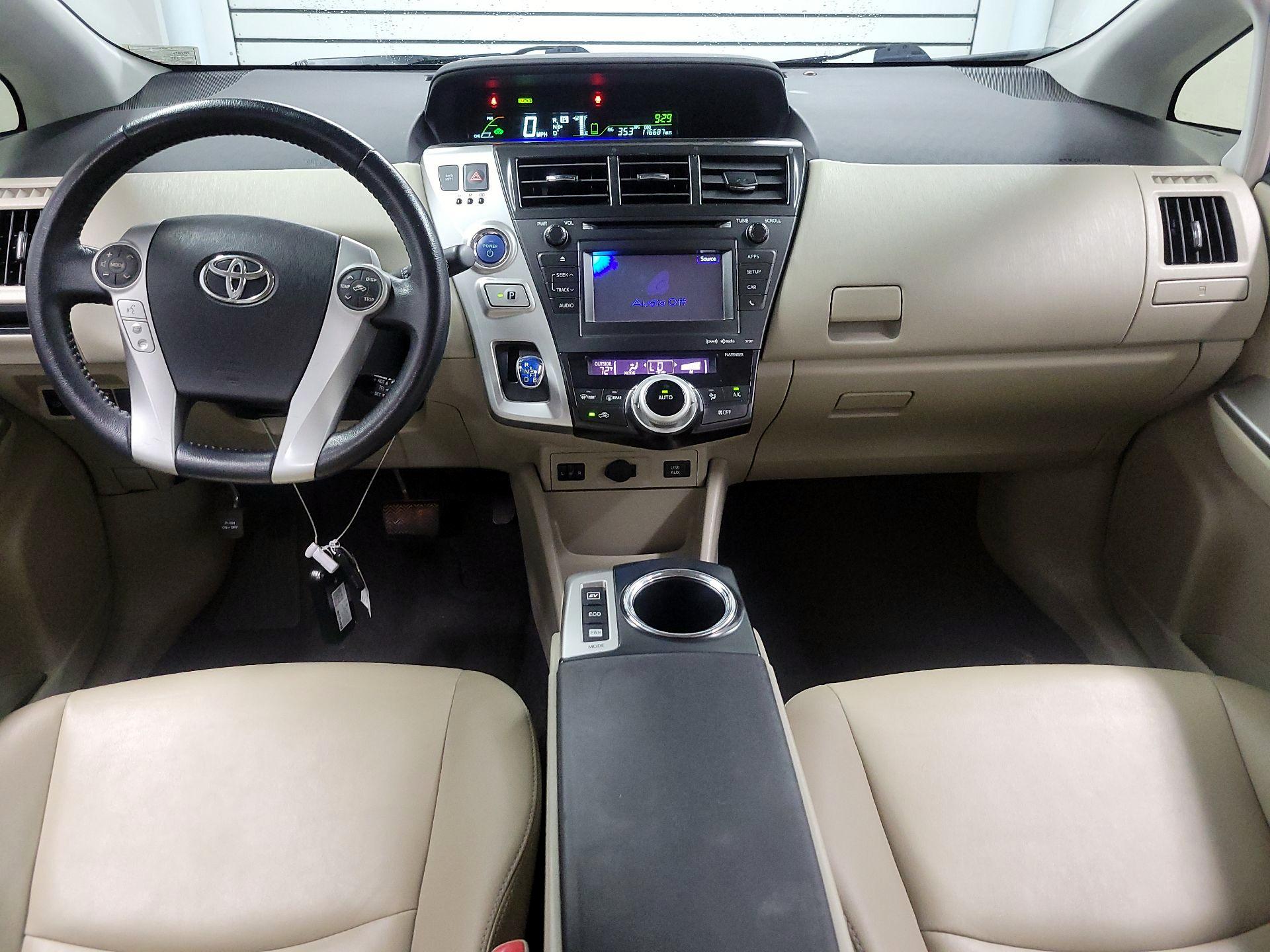 Thumbnail: 2014 Toyota Prius v - 9