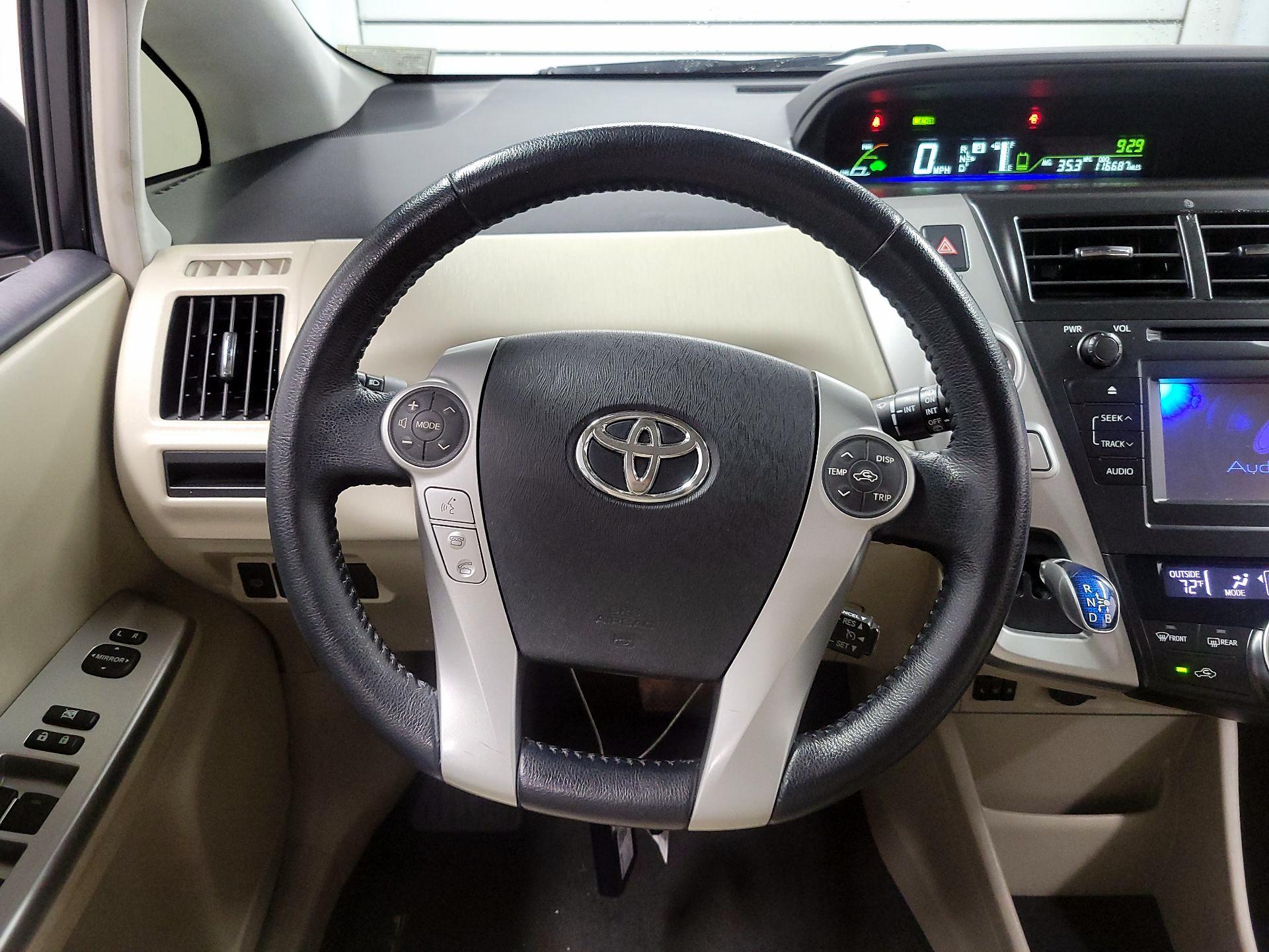 Thumbnail: 2014 Toyota Prius v - 10