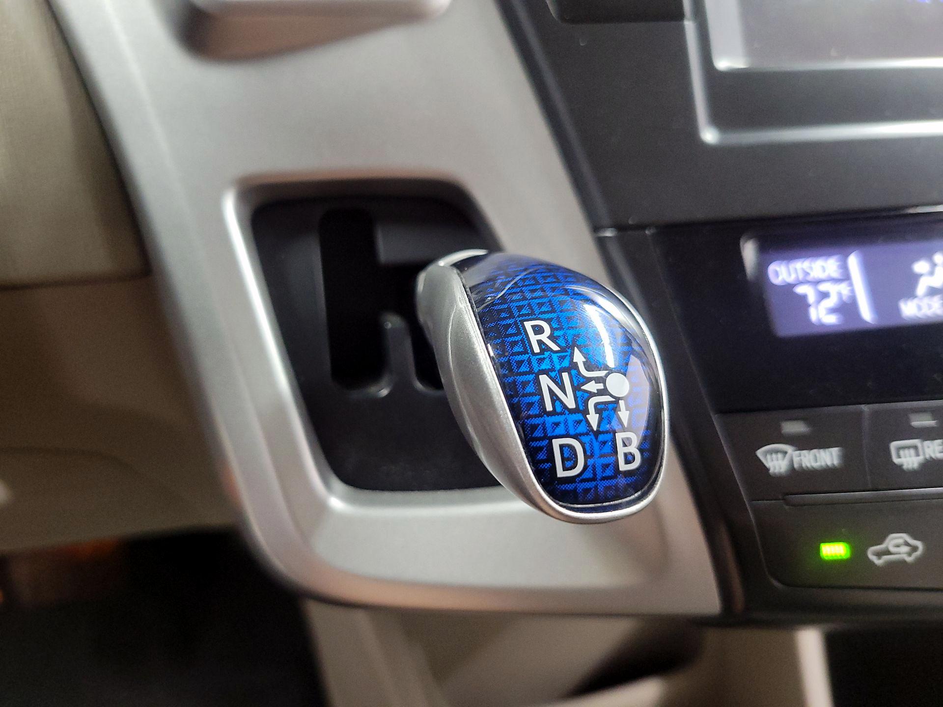 Thumbnail: 2014 Toyota Prius v - 15