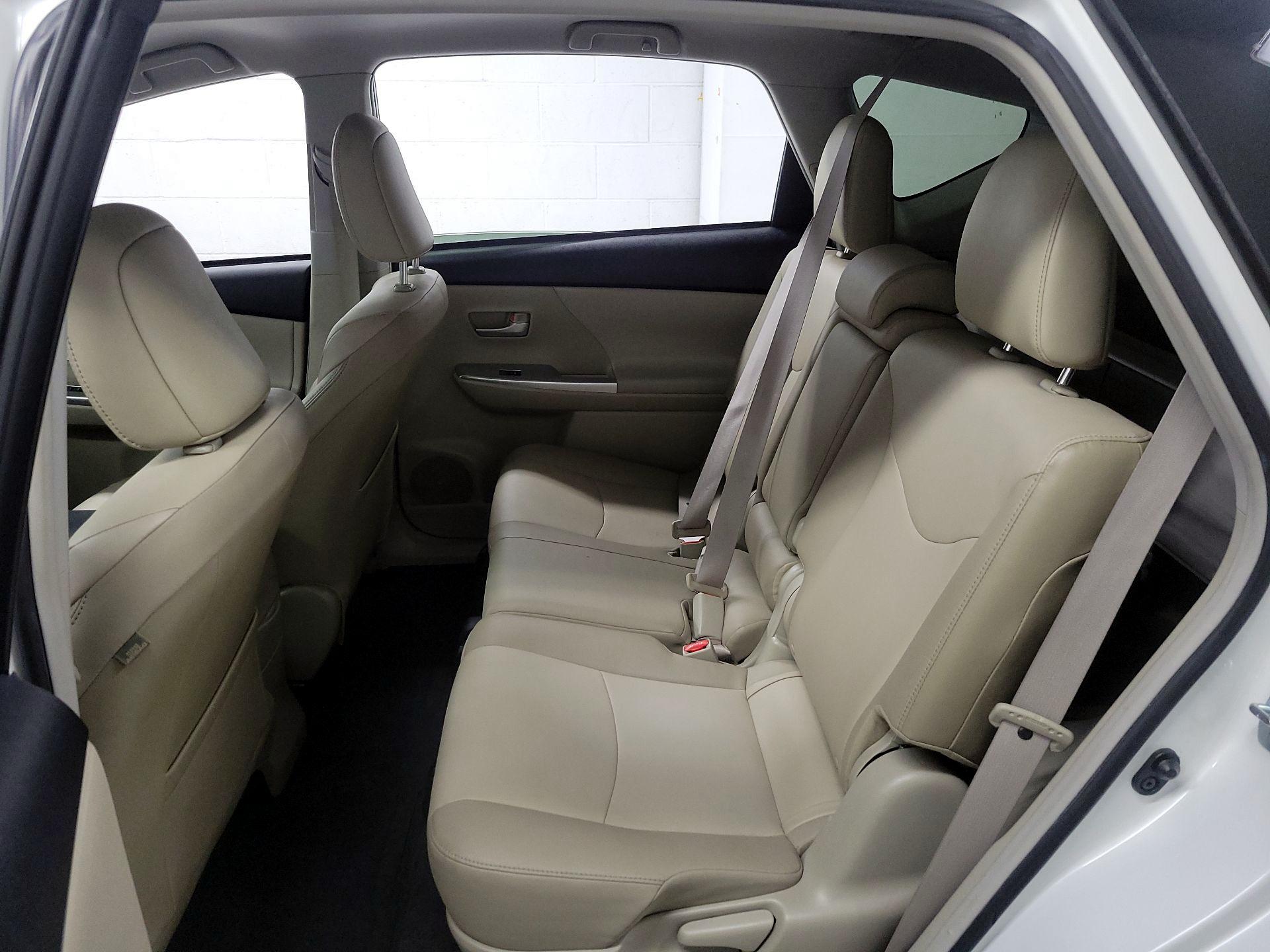Thumbnail: 2014 Toyota Prius v - 16