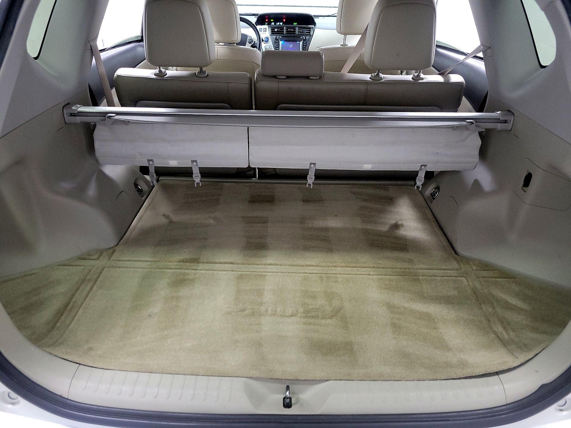 Thumbnail: 2014 Toyota Prius v - 17
