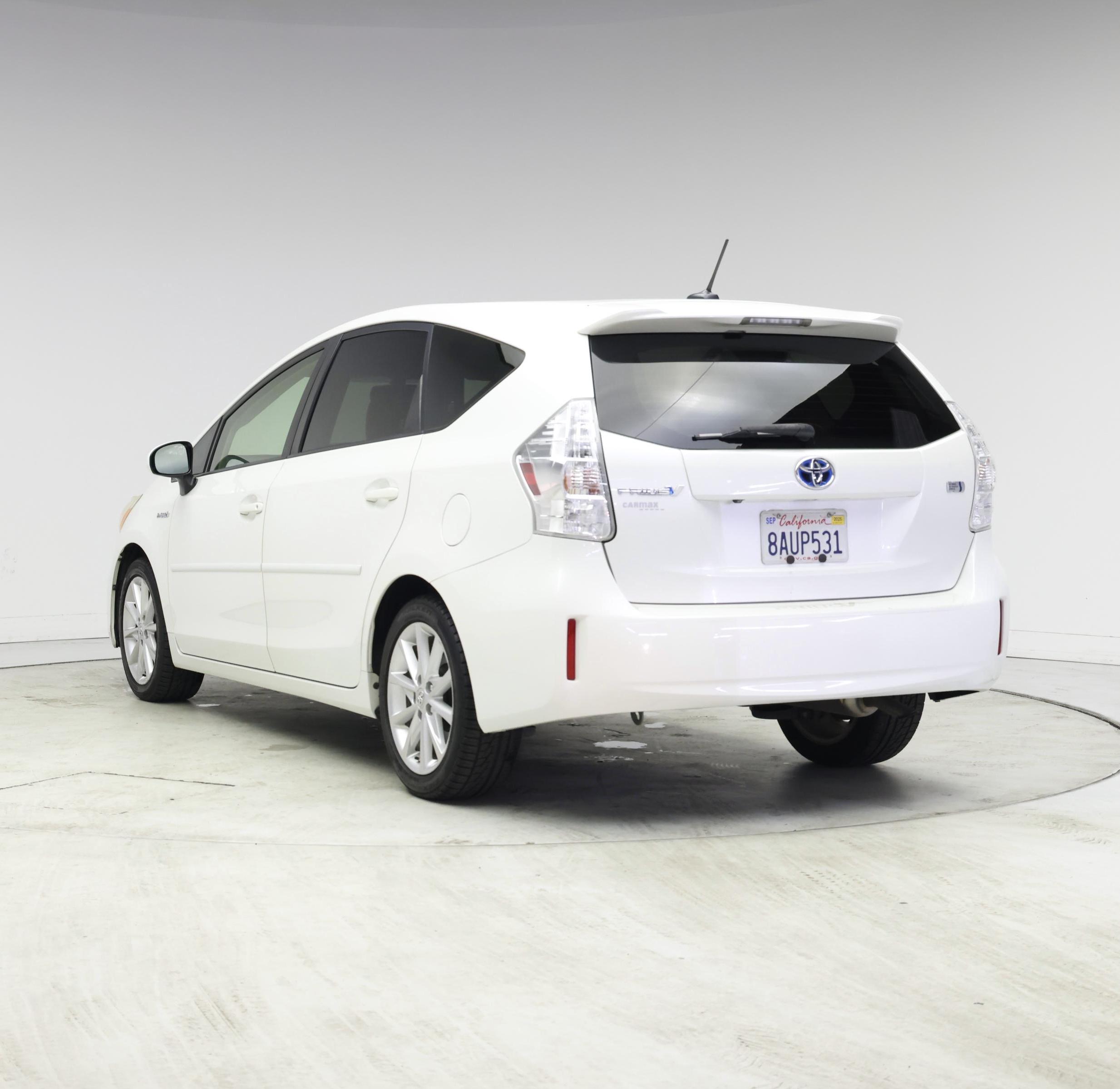 Thumbnail: 2014 Toyota Prius v - 2