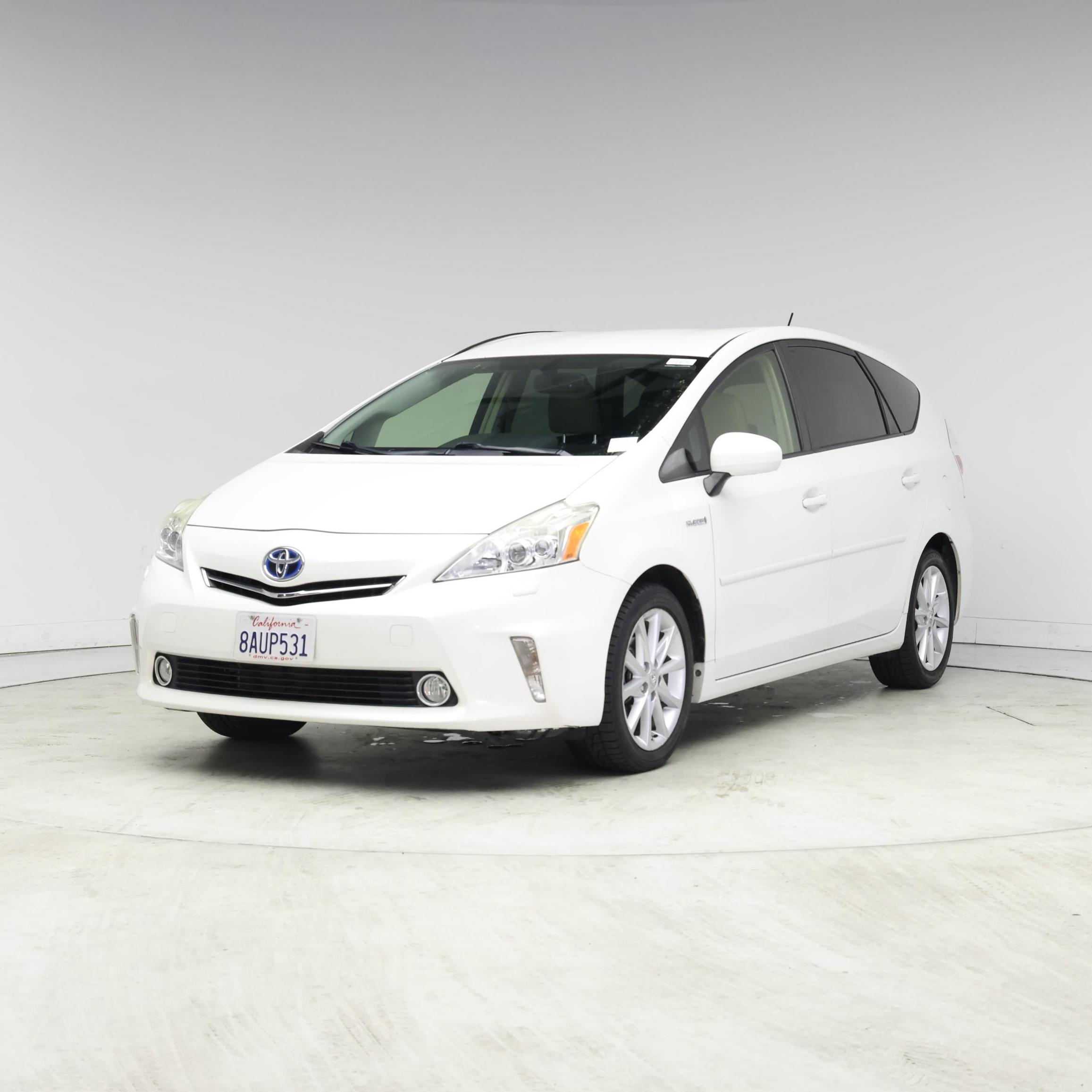 Thumbnail: 2014 Toyota Prius v - 4