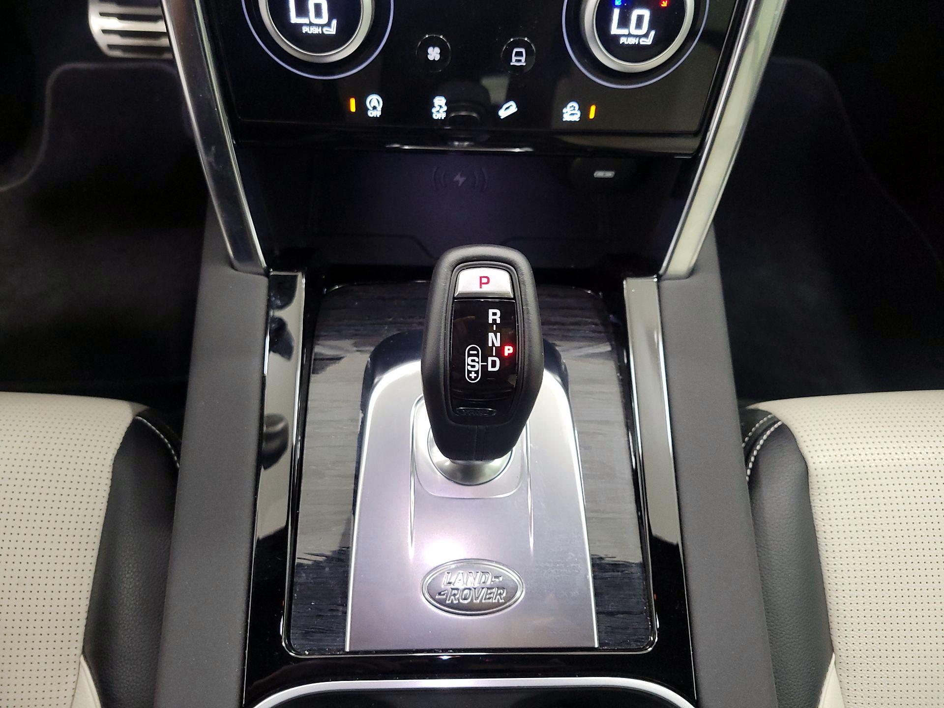 Thumbnail: 2020 Land Rover Discovery Sport - 17