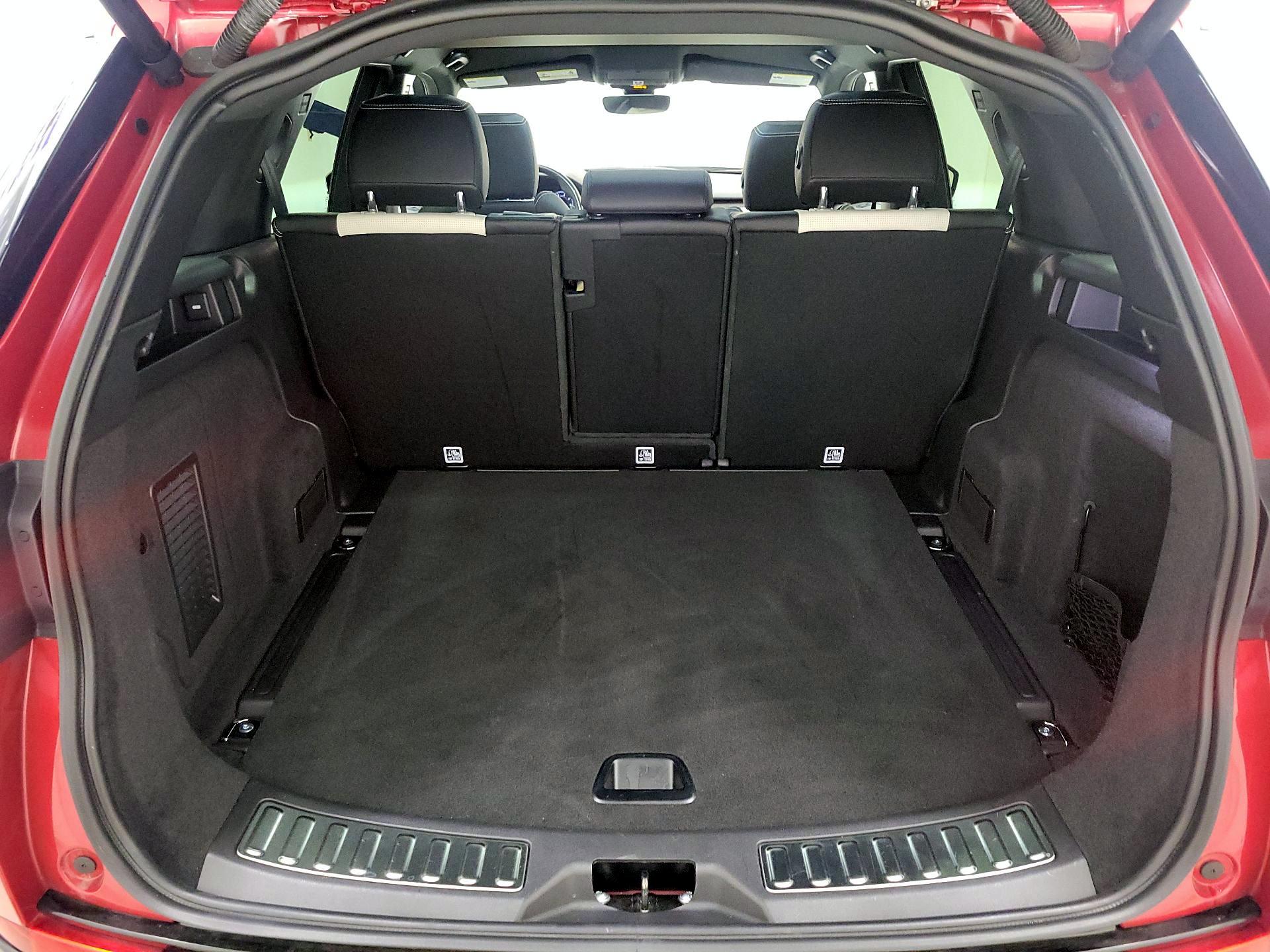 Thumbnail: 2020 Land Rover Discovery Sport - 20
