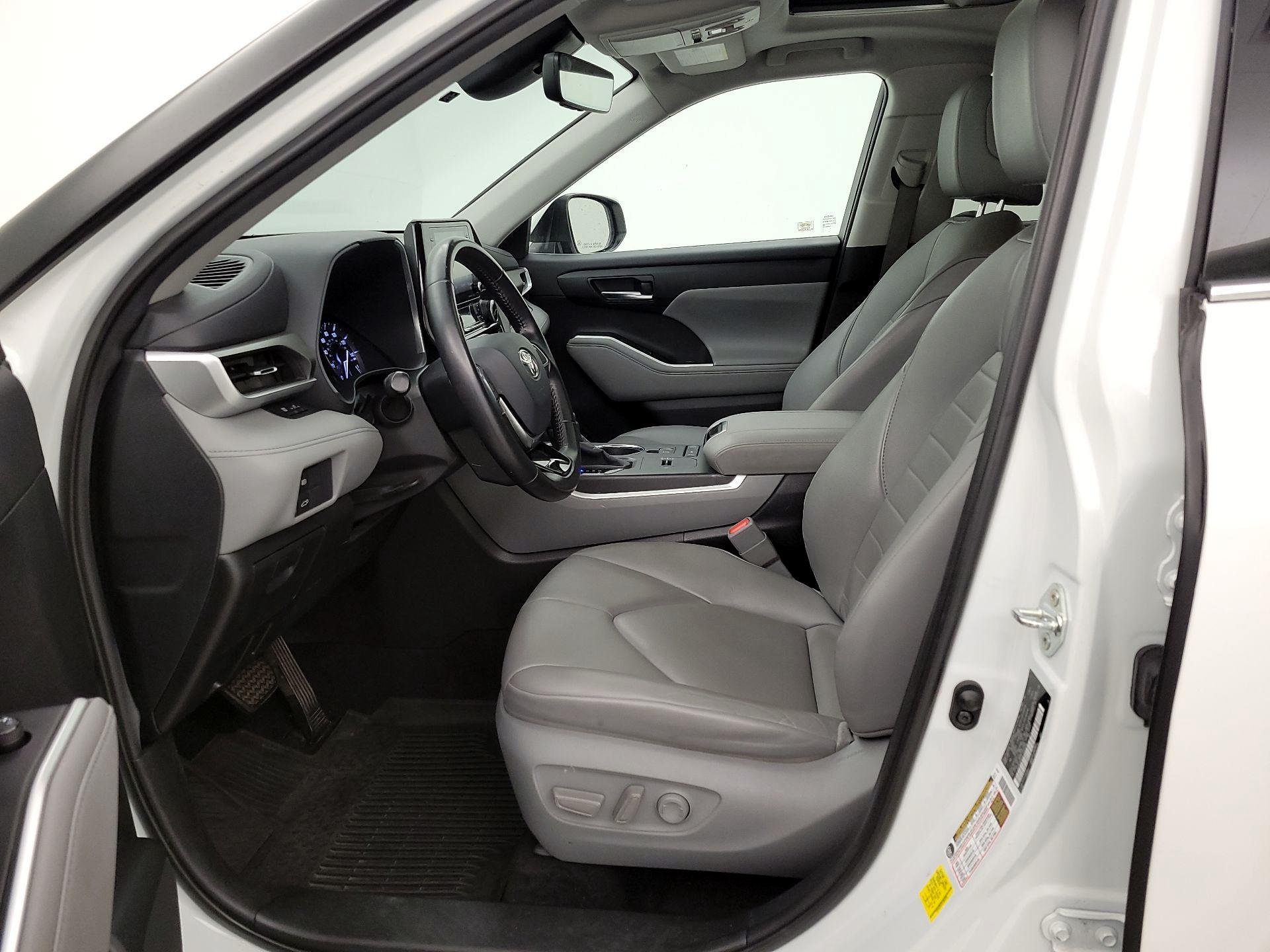 Thumbnail: 2020 Toyota Highlander - 11