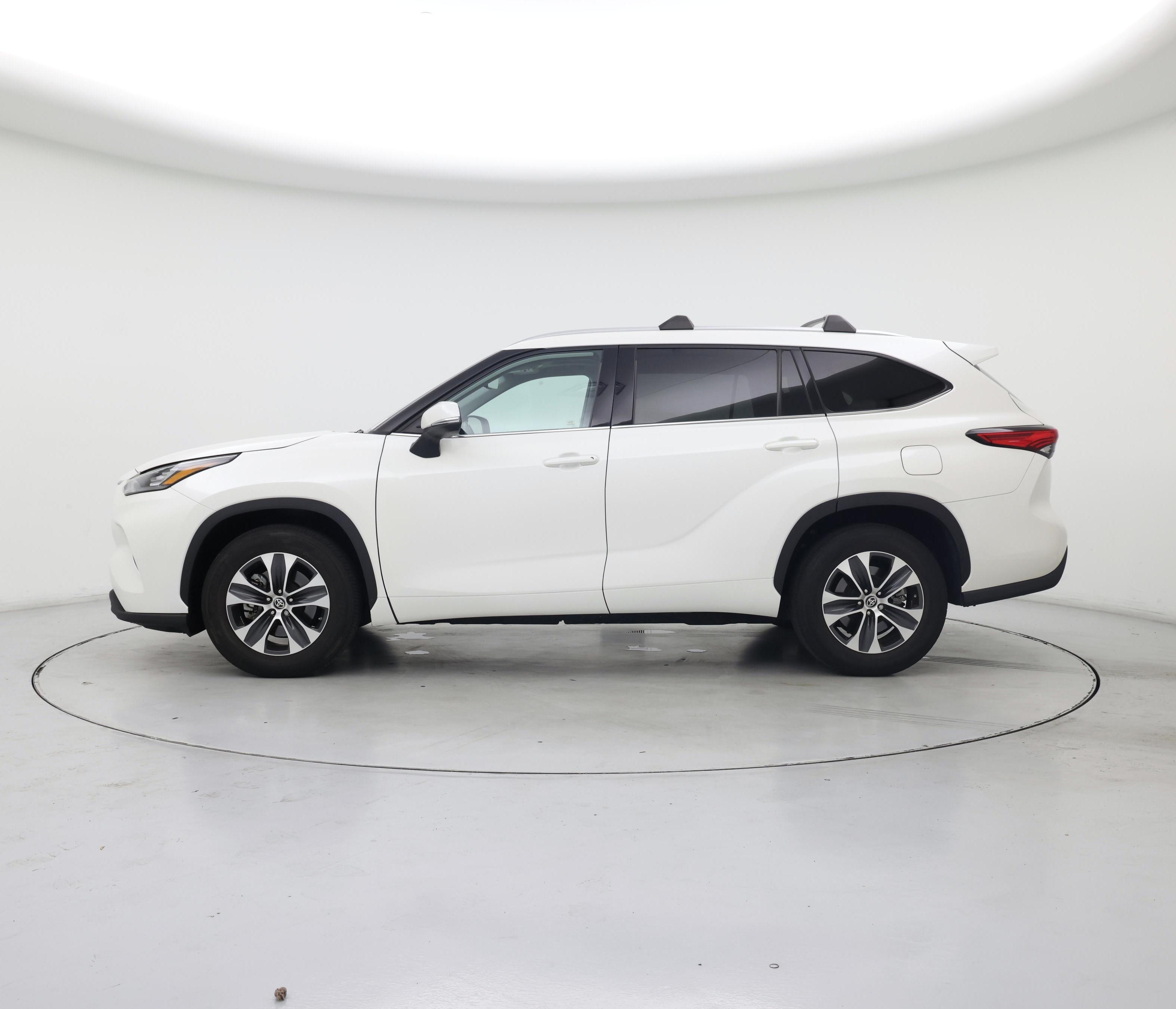 Thumbnail: 2020 Toyota Highlander - 3