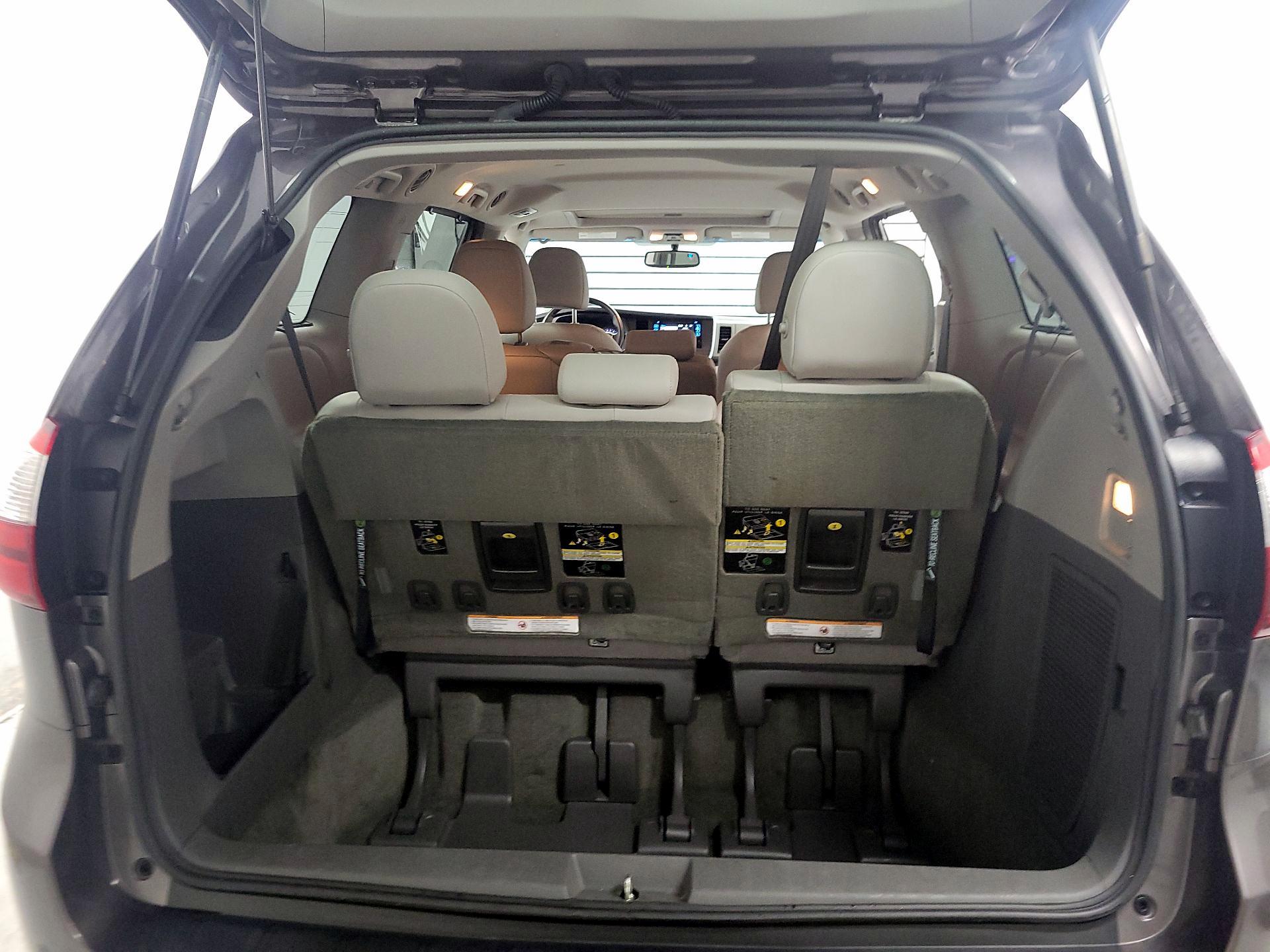 Thumbnail: 2017 Toyota Sienna - 18