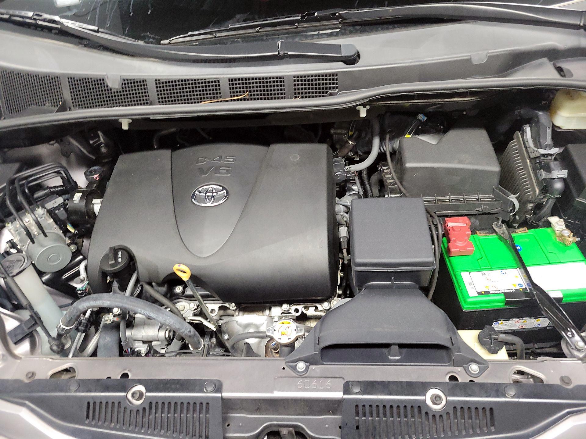 Thumbnail: 2017 Toyota Sienna - 19