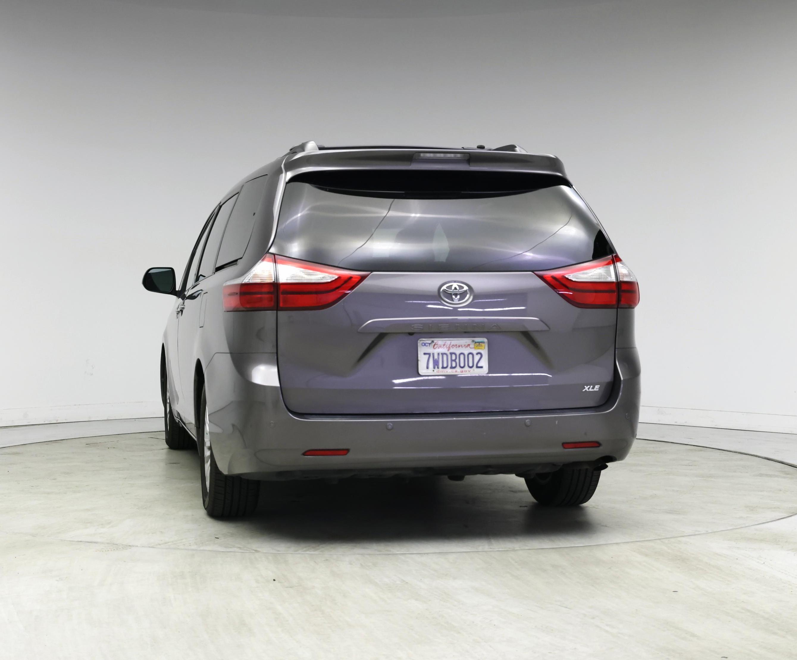 Thumbnail: 2017 Toyota Sienna - 6