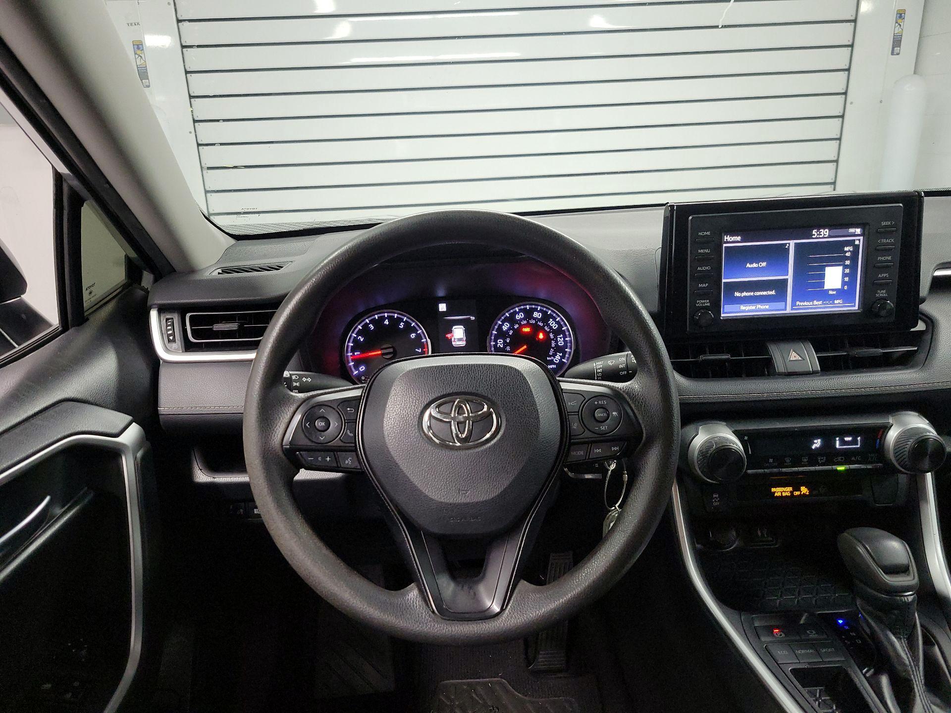 Thumbnail: 2019 Toyota RAV4 - 10