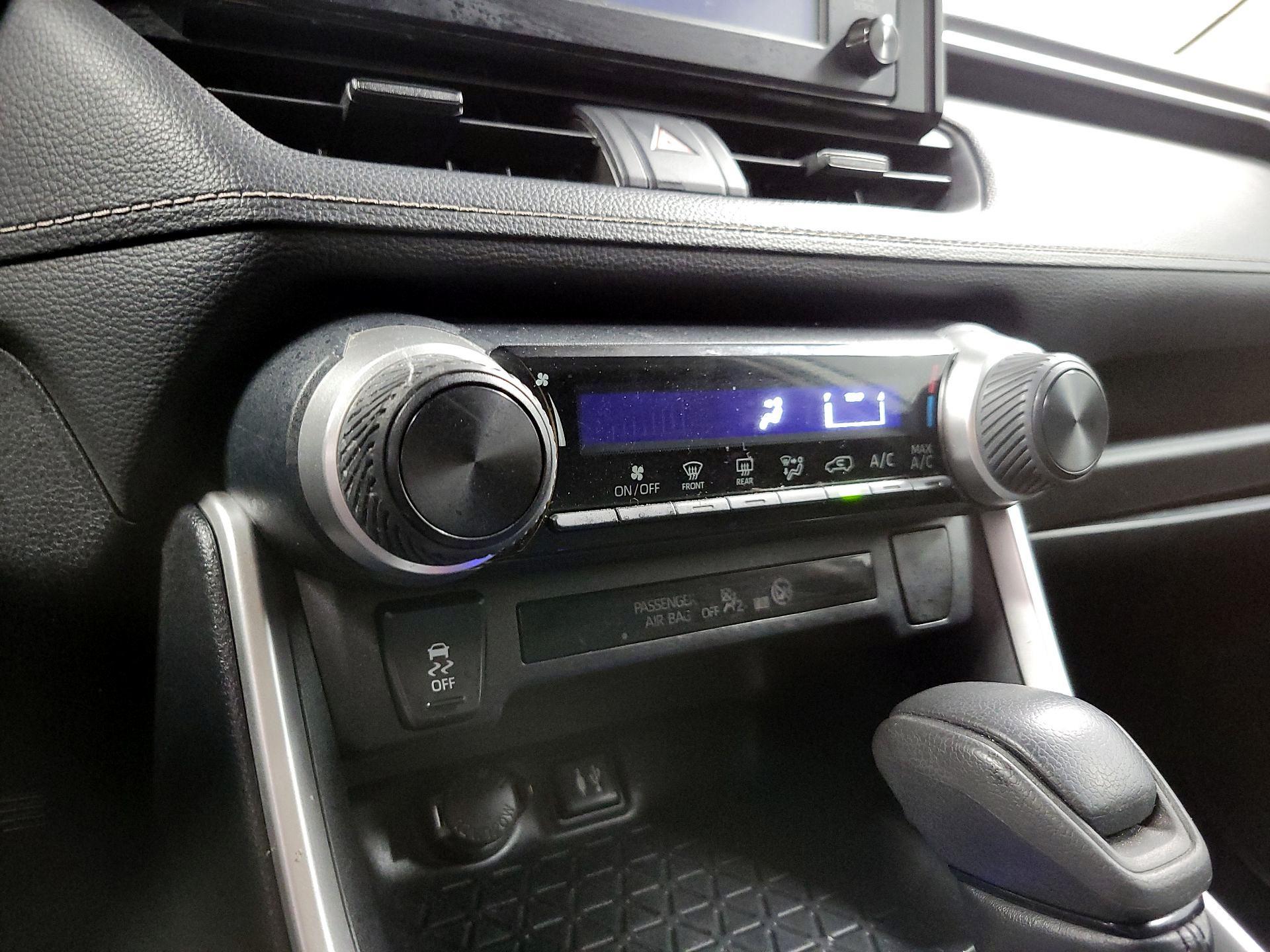 Thumbnail: 2019 Toyota RAV4 - 15