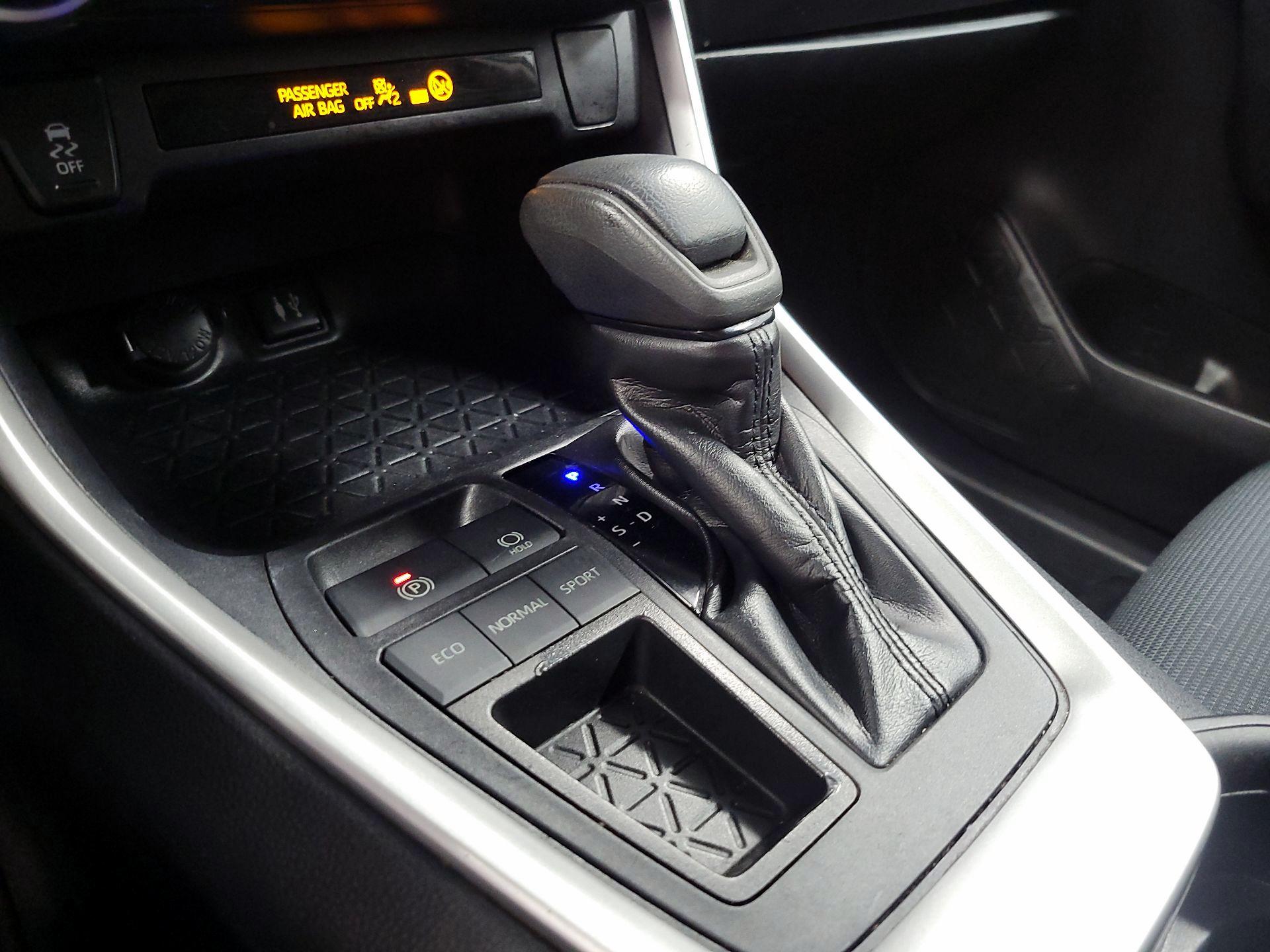 Thumbnail: 2019 Toyota RAV4 - 16