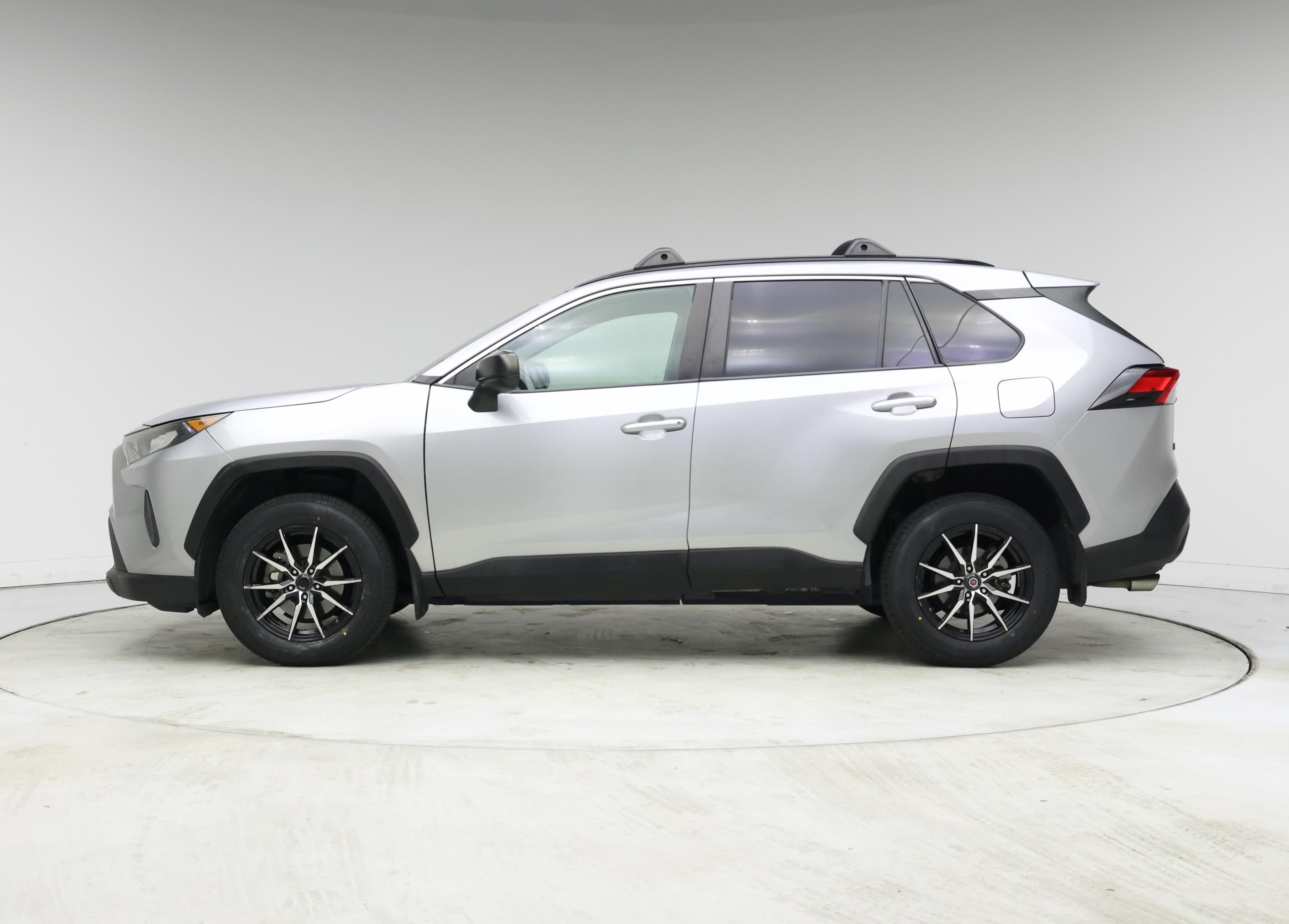 Thumbnail: 2019 Toyota RAV4 - 3