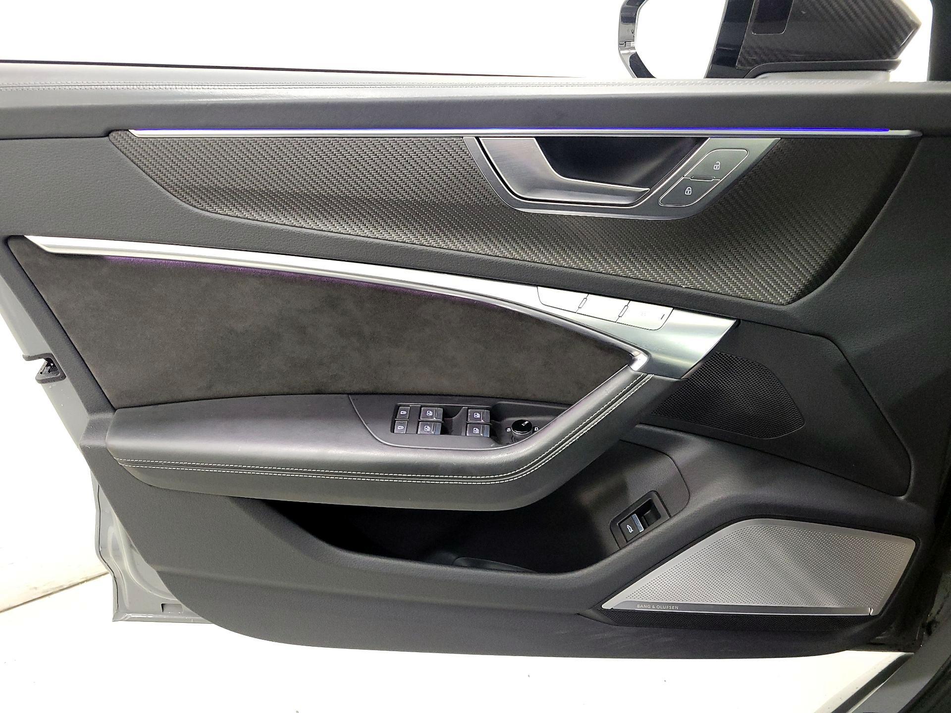 Thumbnail: 2021 Audi RS 6 - 12