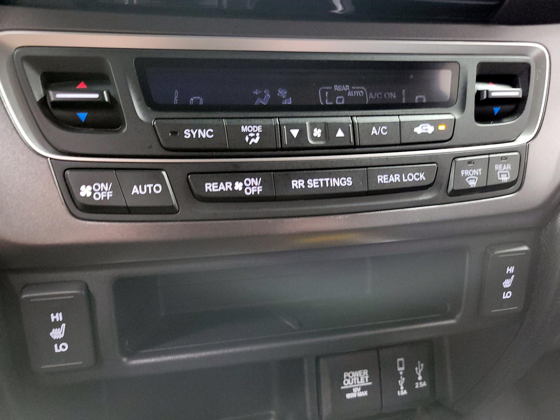 Thumbnail: 2018 Honda Pilot - 16