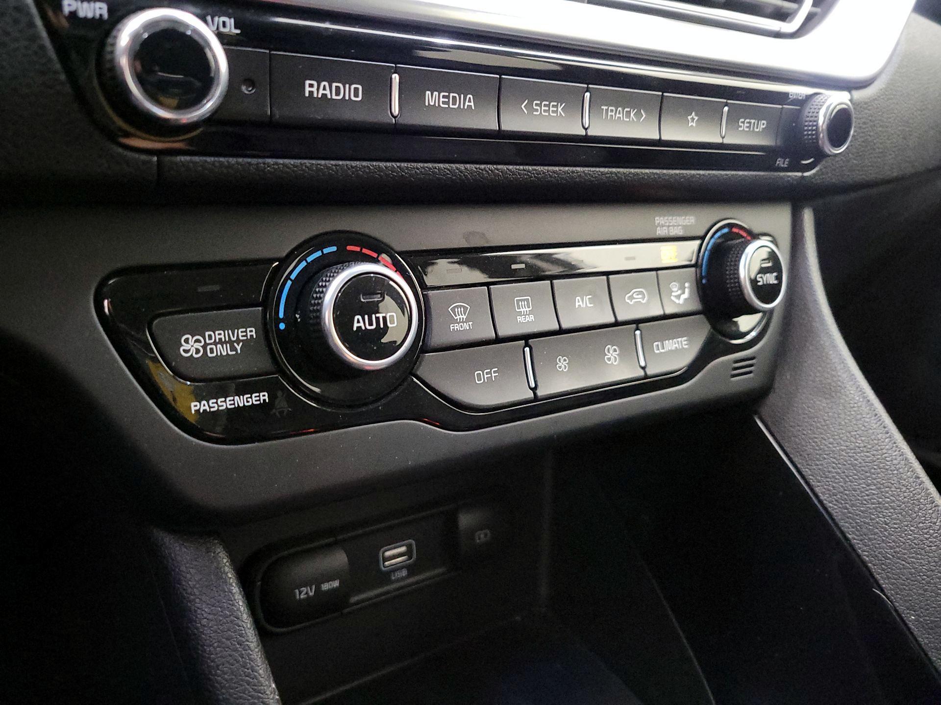 Thumbnail: 2020 Kia Niro - 16
