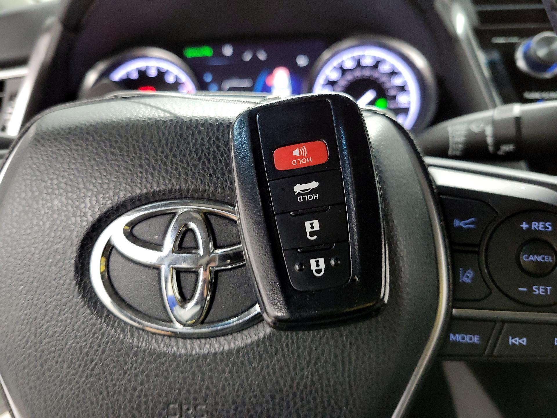 Thumbnail: 2018 Toyota Camry - 20