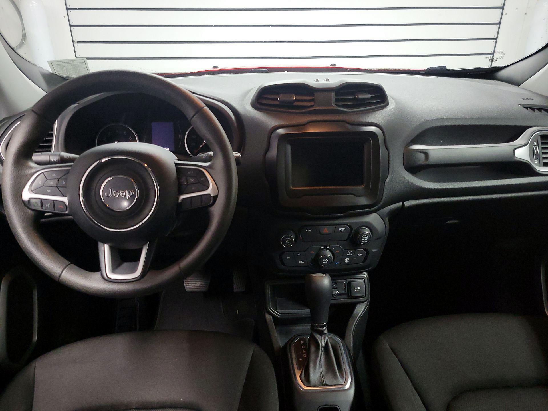 Thumbnail: 2018 Jeep Renegade - 9