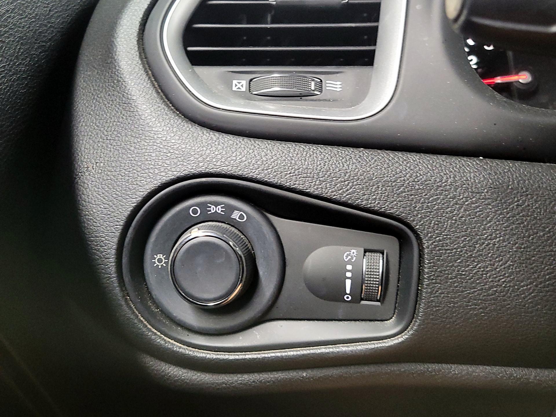 Thumbnail: 2018 Jeep Renegade - 13