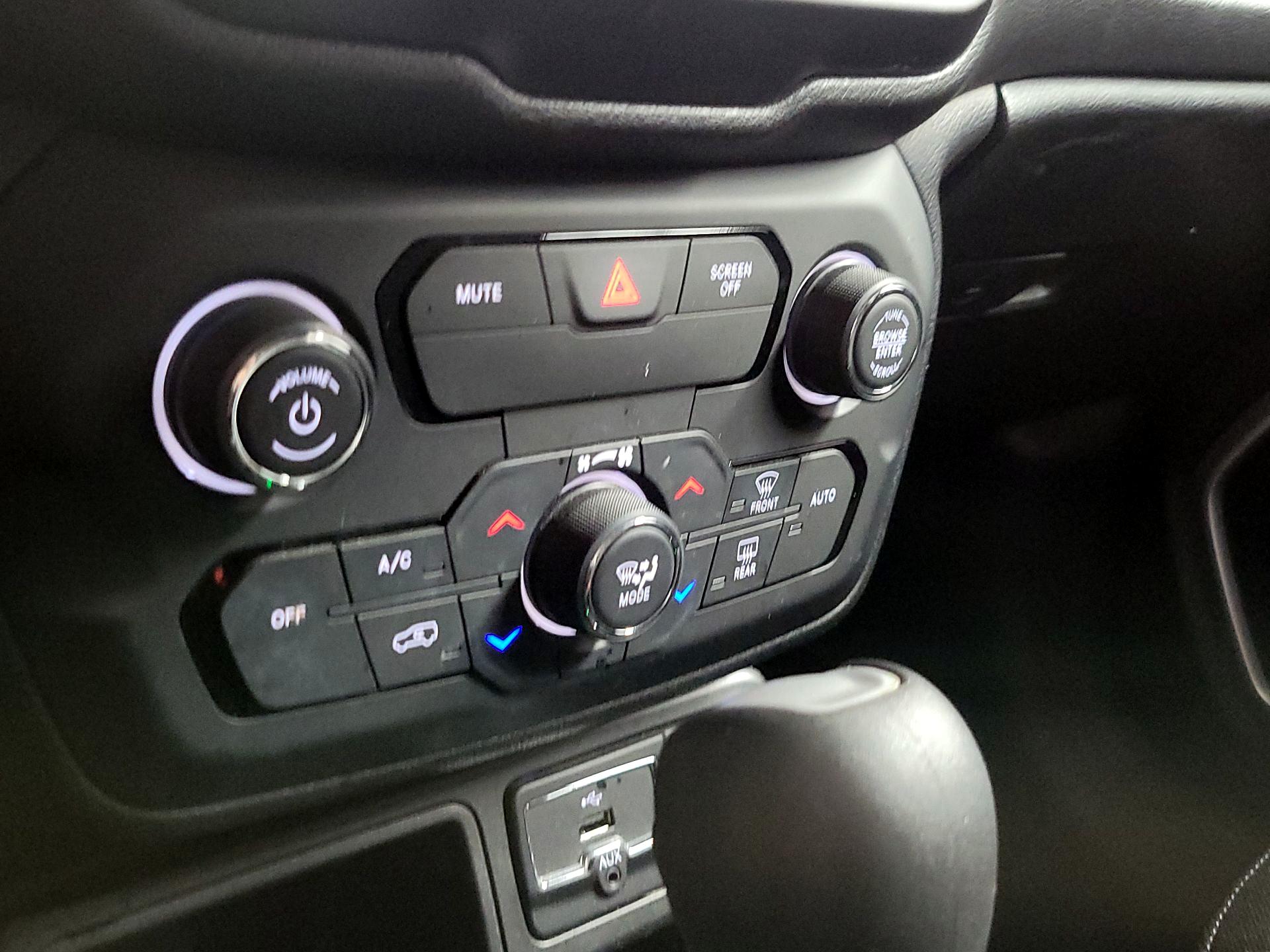 Thumbnail: 2018 Jeep Renegade - 16