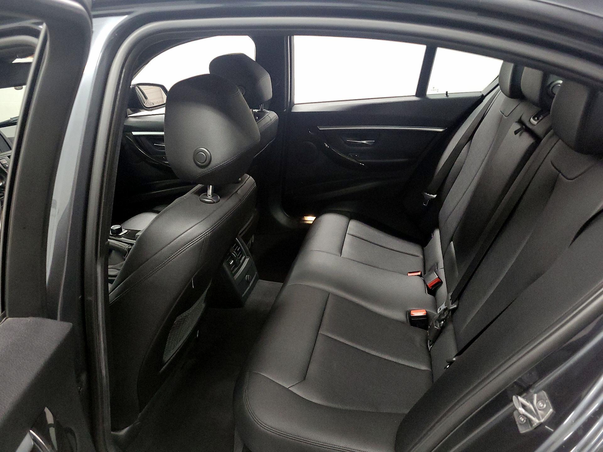 Thumbnail: 2016 BMW 3 Series - 18