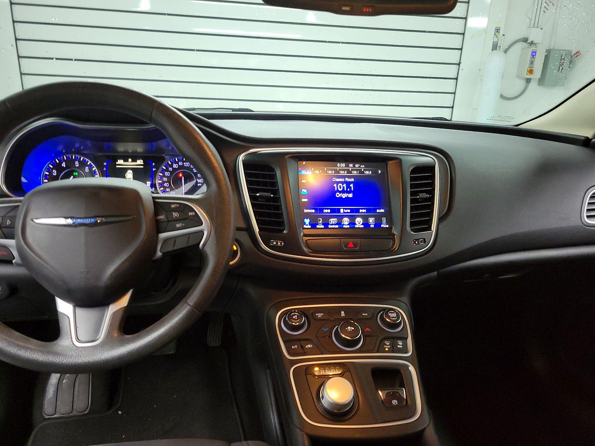 Thumbnail: 2016 Chrysler 200 - 9
