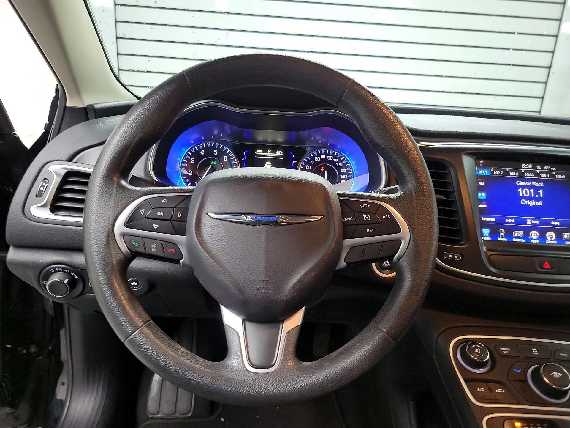Thumbnail: 2016 Chrysler 200 - 10