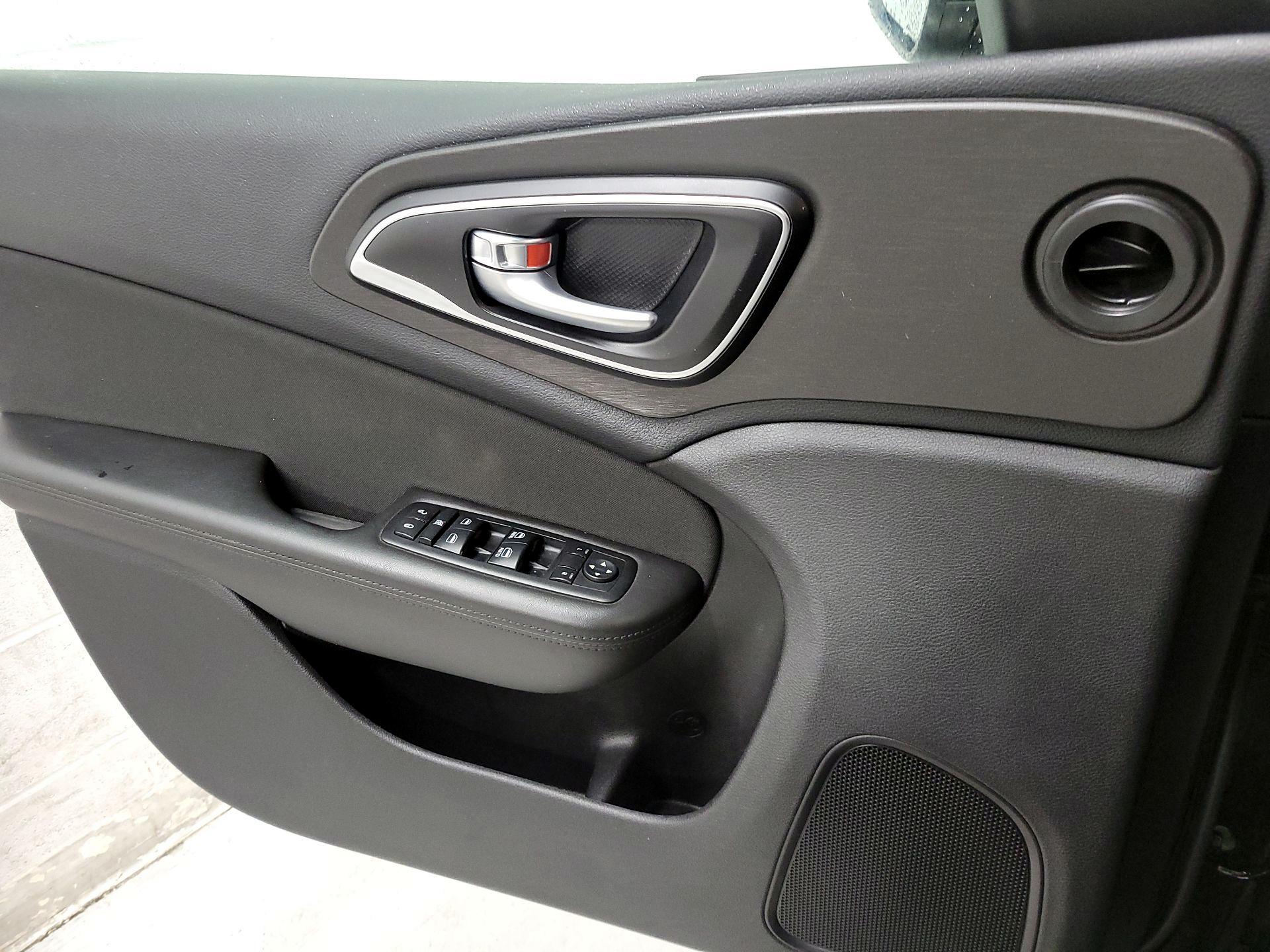 Thumbnail: 2016 Chrysler 200 - 12