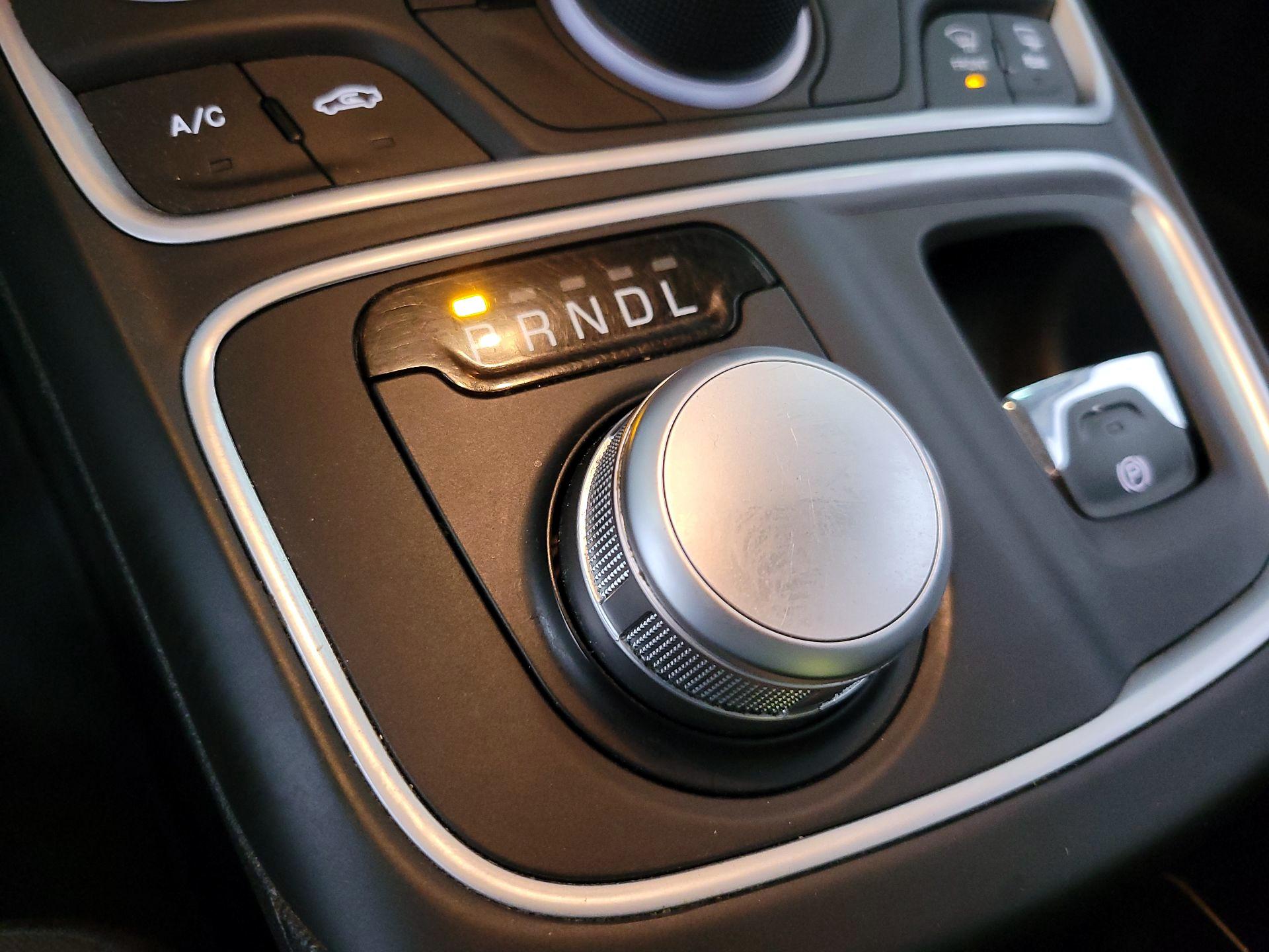 Thumbnail: 2016 Chrysler 200 - 17