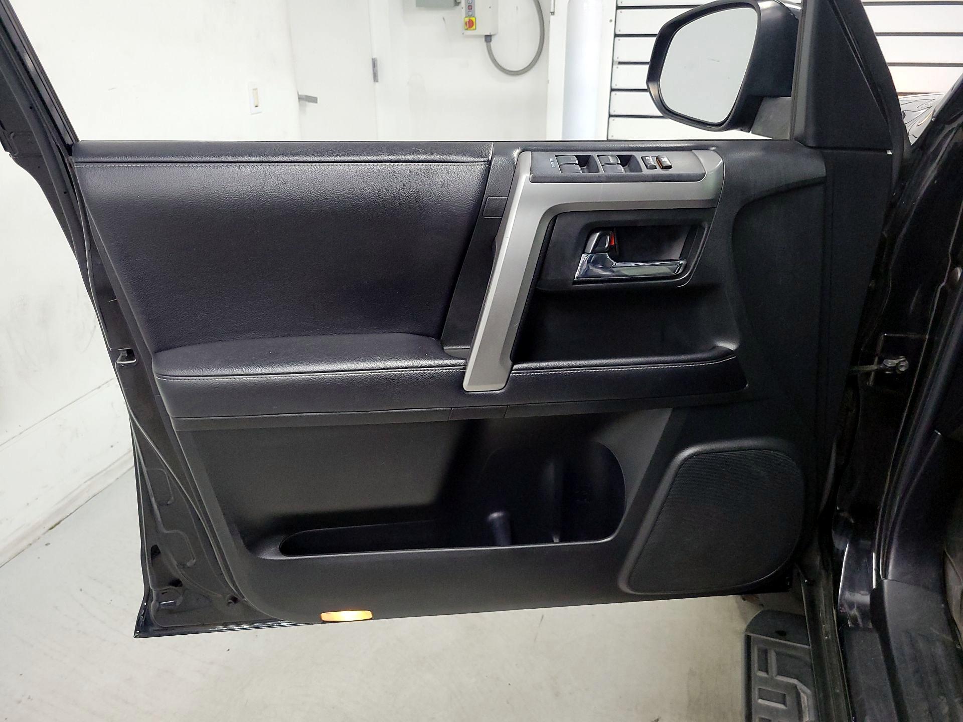 Thumbnail: 2017 Toyota 4Runner - 12