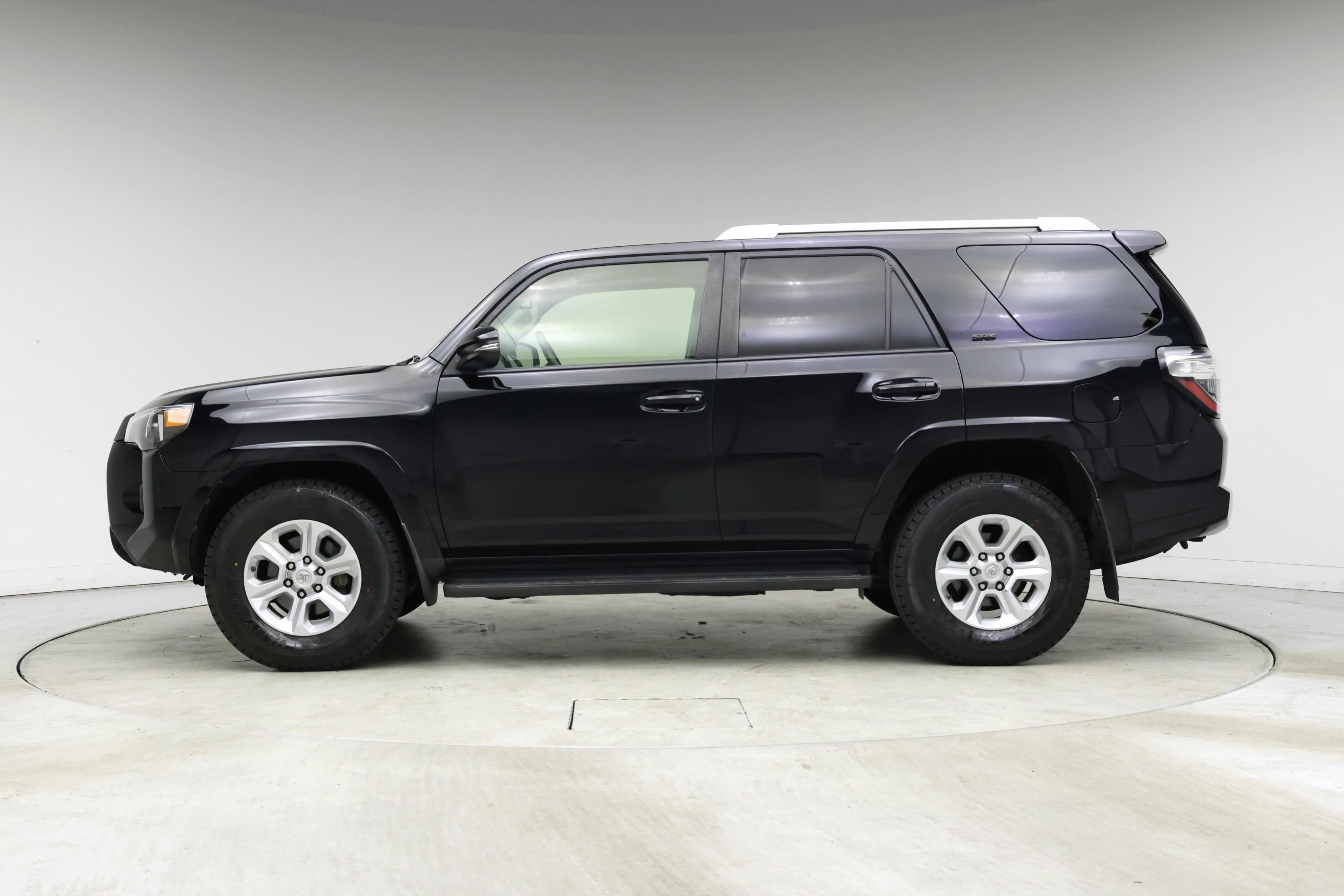 Thumbnail: 2017 Toyota 4Runner - 3