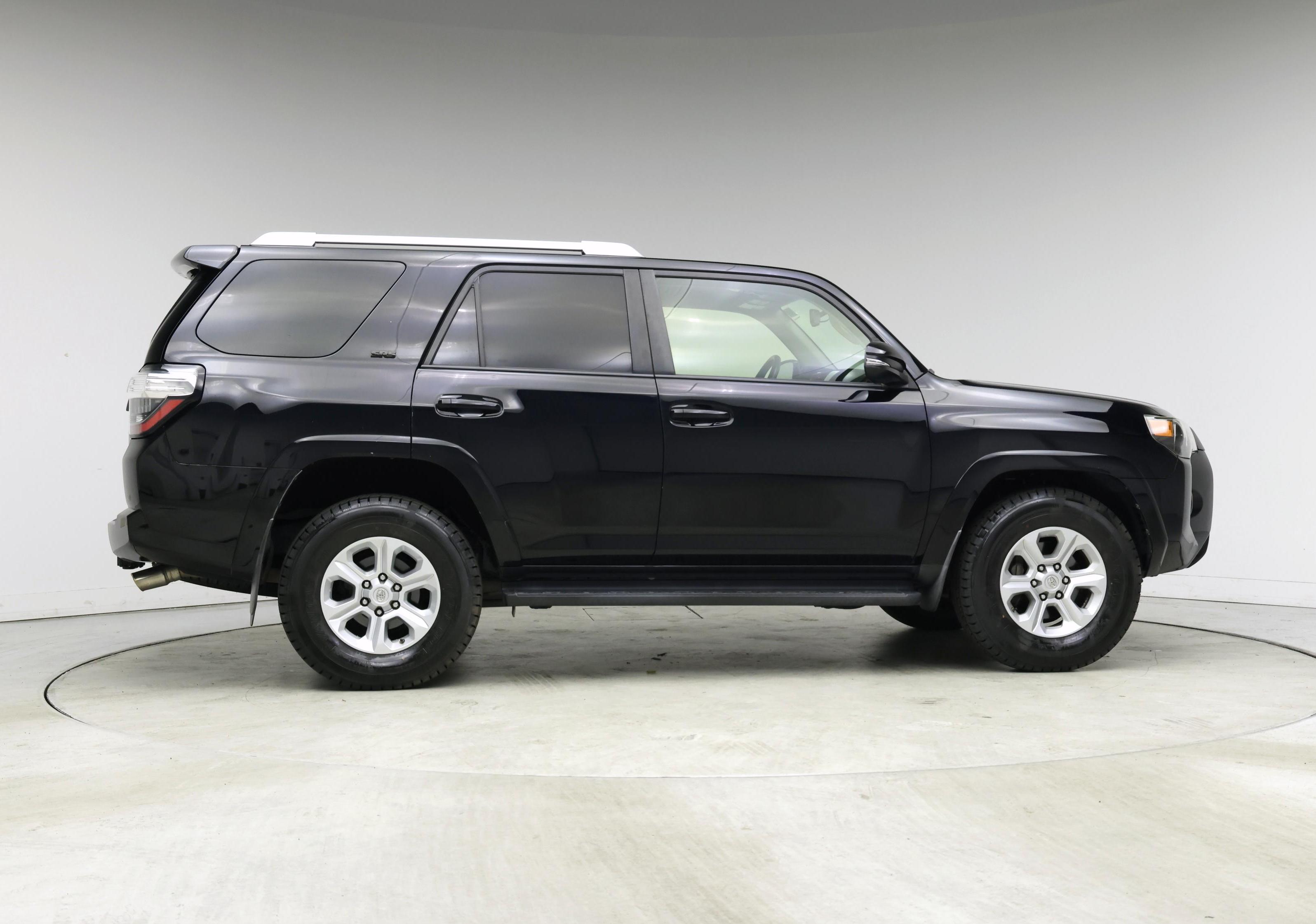 Thumbnail: 2017 Toyota 4Runner - 7