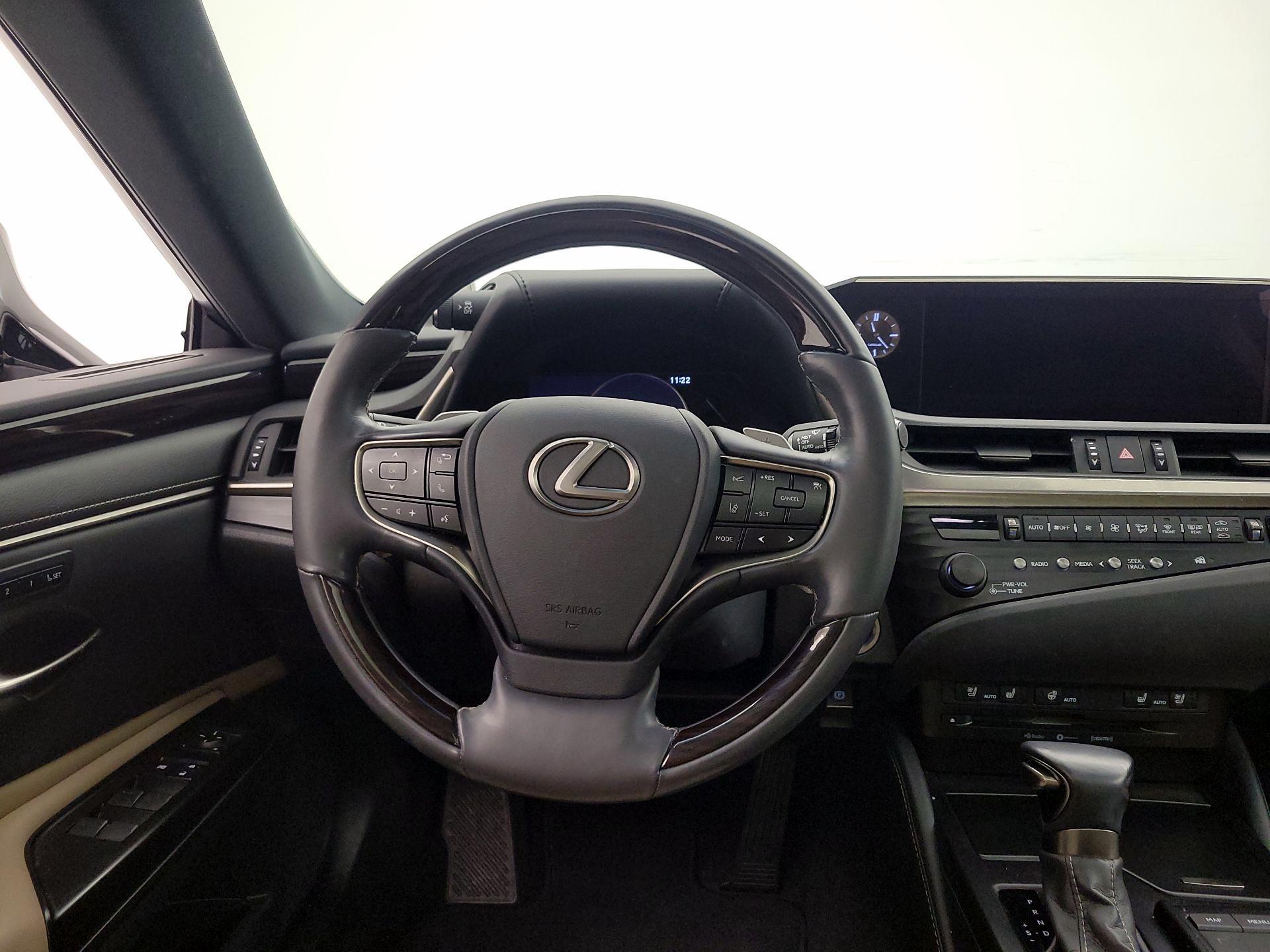 Thumbnail: 2019 Lexus ES - 10
